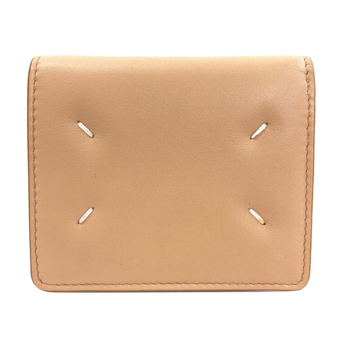 Maisonmargiela Logo Bifold Wallet With Coin Pocket Leather: Maisonmargiela Logo Bifold Wallet With Coin Pocket Leather Beige leather bifold wallet with coin pocket, a classic design from MaisonMargiela. This wallet features a simple, elegant style with a coin
