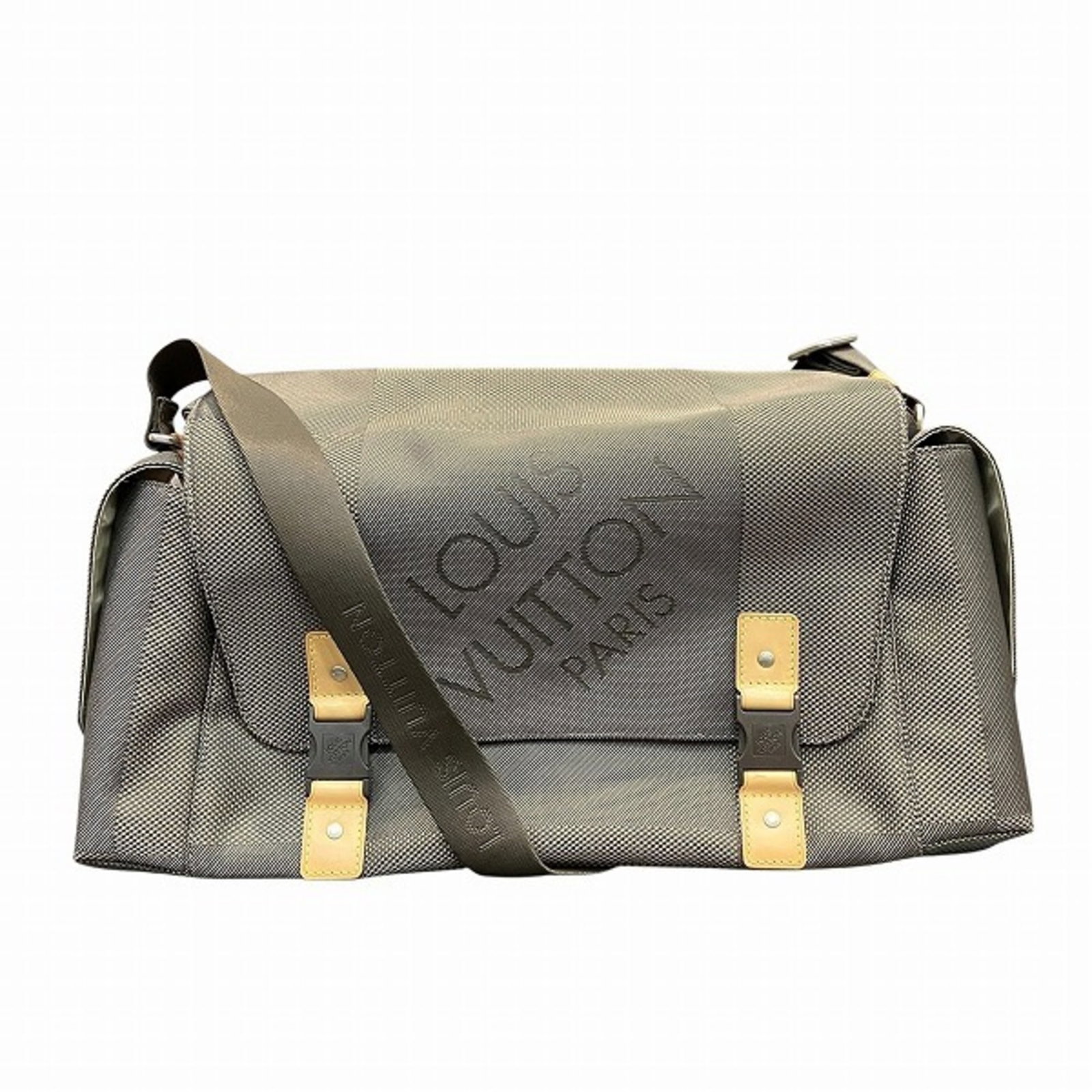 Shoulder Bag Canvas Louis Vuitton: Shoulder Bag Canvas Louis Vuitton Canvas Louis Vuitton shoulder bag with classic design, featuring a canvas material and signature monogram pattern. Measuring 24cm x 46cm x 15cm, this stylish bag is
