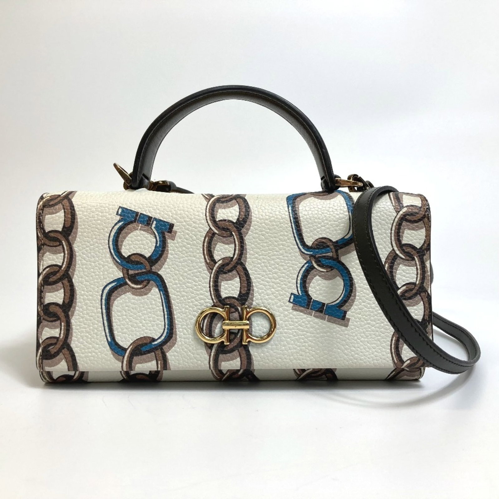 Salvatore Ferragamo Handbag Leather: Salvatore Ferragamo Handbag Leather White leather handbag from Salvatore Ferragamo, measuring 10cm x 20cm x 2cm, with clean lines and classic design. This stylish bag features a sleek white leather