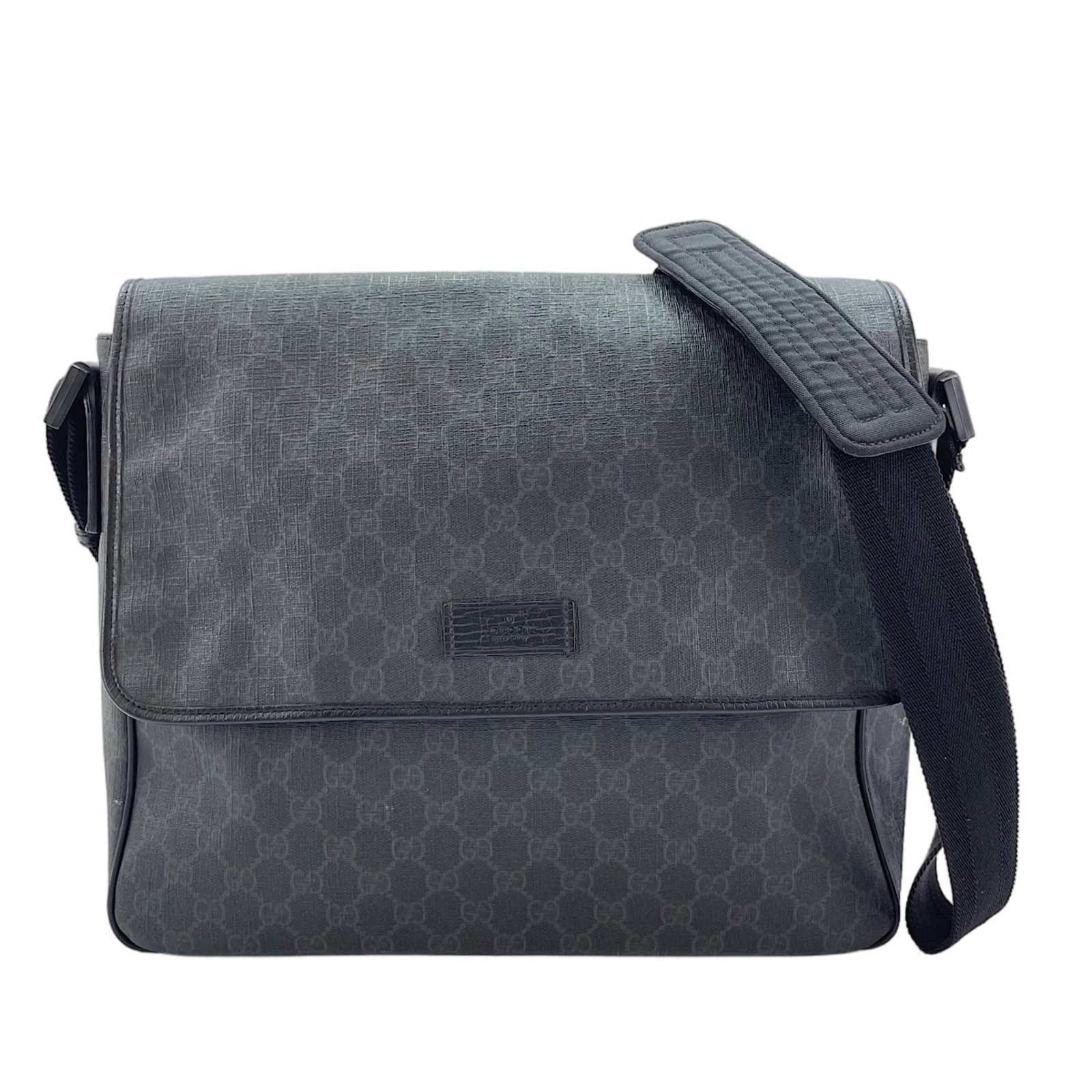 Black Messenger Bag Gucci: Black Messenger Bag Gucci Black Messenger Bag Gucci is a stylish and functional bag made from high-quality materials, measuring 31cm x 35cm x 11cm. The iconic Italian brand's signature black color