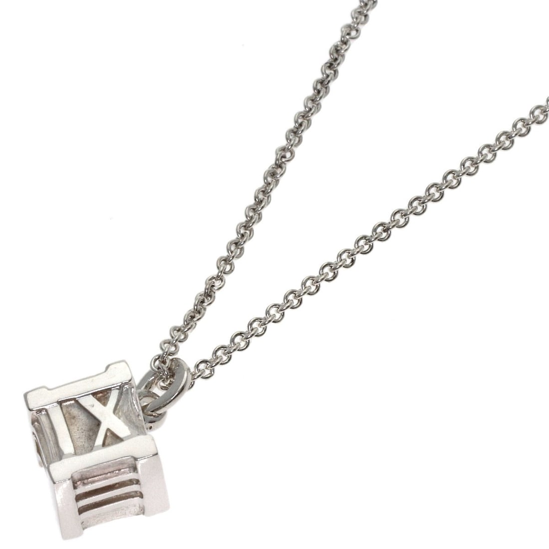 Silver Atlas Necklace Tiffany&Co: Silver Atlas Necklace Tiffany&Co Silver Atlas Necklace by Tiffany&Co. is a striking piece featuring a silver design, measuring 15.7 inches in length. The necklace boasts a silver exterior, with no mai