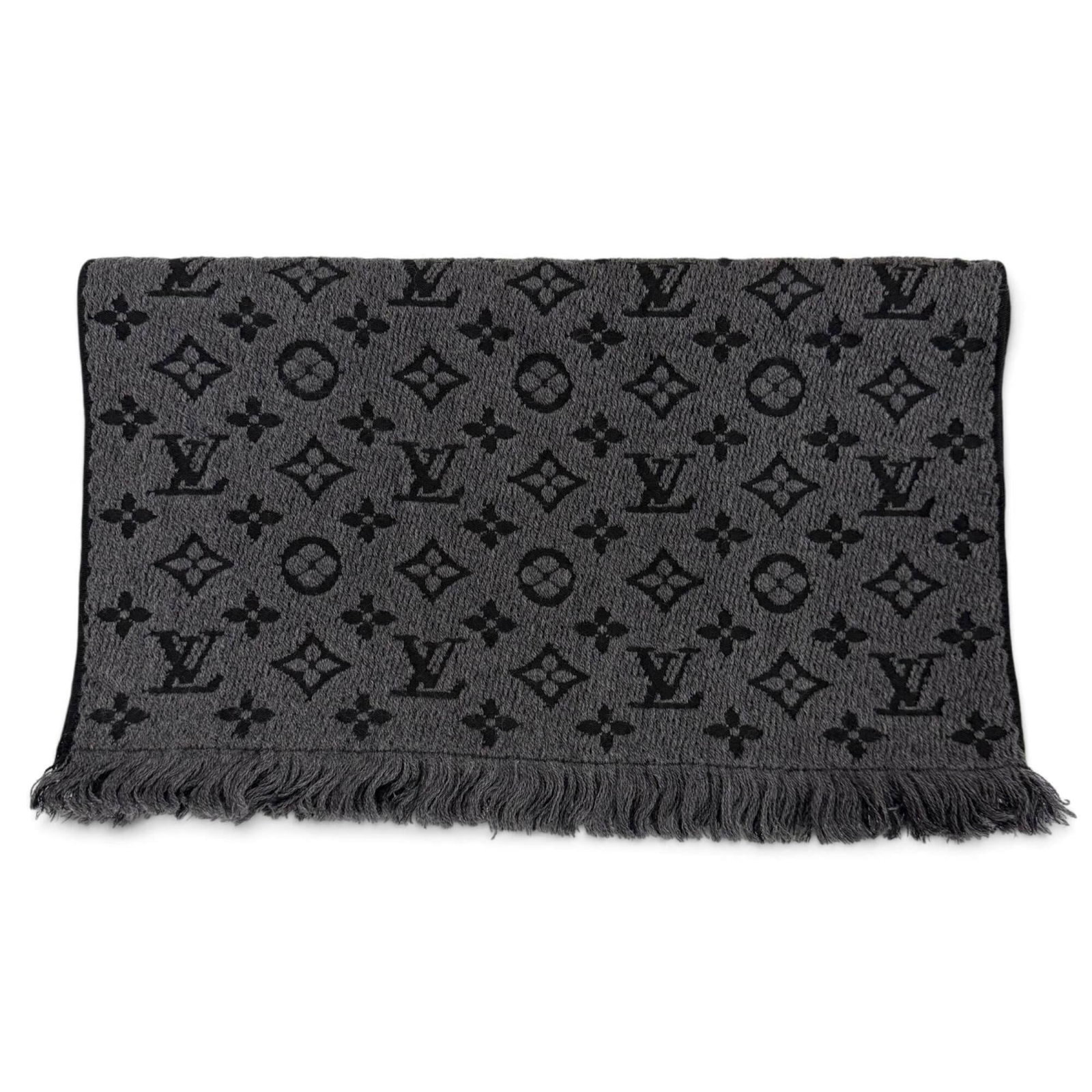 Louis Vuitton Stole Wool: Louis Vuitton Stole Wool Stole Wool from Louis Vuitton measures 1.79m x 38.5cm, featuring a black and gray color. Made from wool, this stole is 70.47'' x 15.15'' in size. Item Specifics: Brand: Louis 