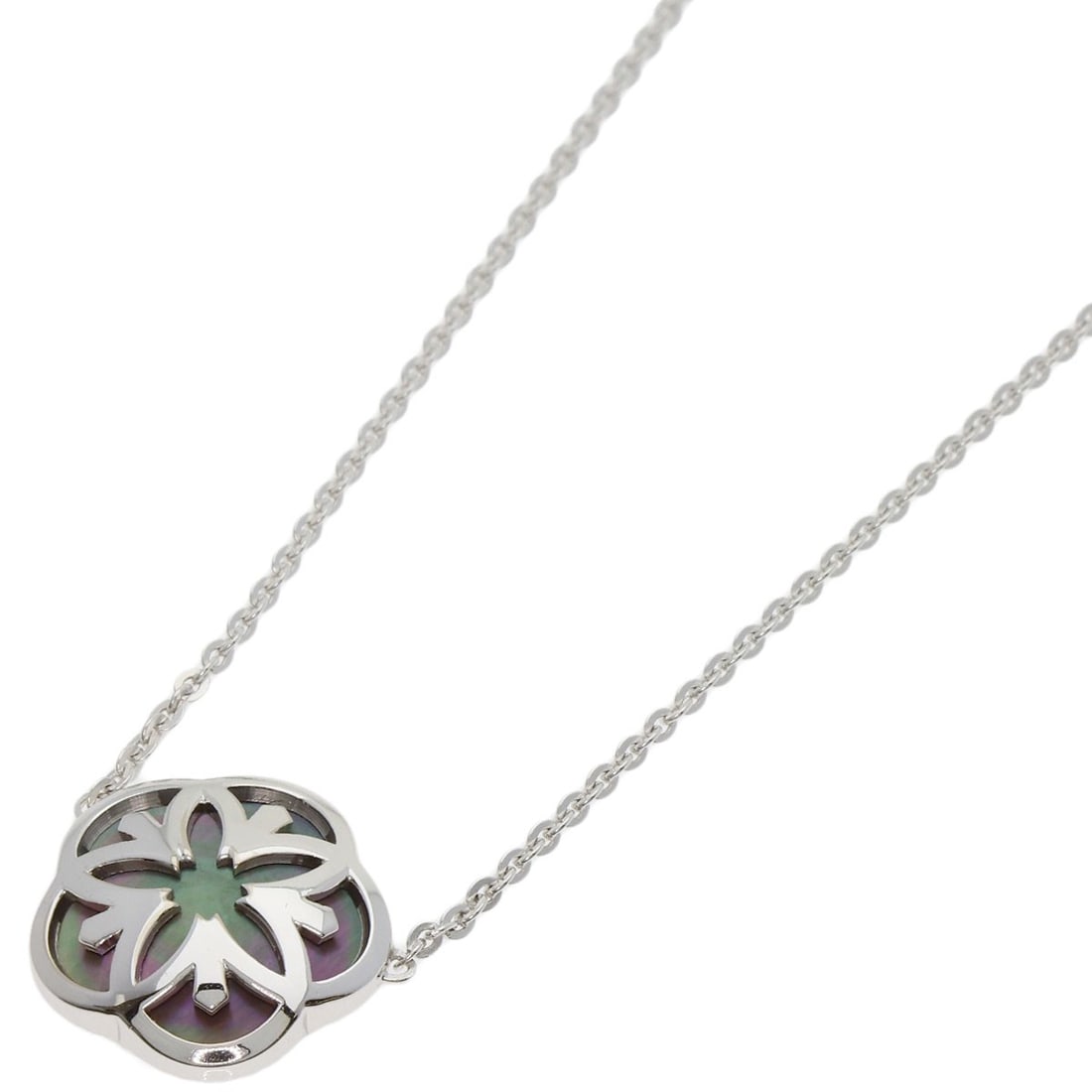 White Gold K18 Omega Mania Flower Shell Necklace: White Gold K18 Omega Mania Flower Shell Necklace K18 White Gold Omega Mania Flower Shell Necklace boasts a striking silver metal exterior and a delicate K18 white gold chain. The intricate design feat
