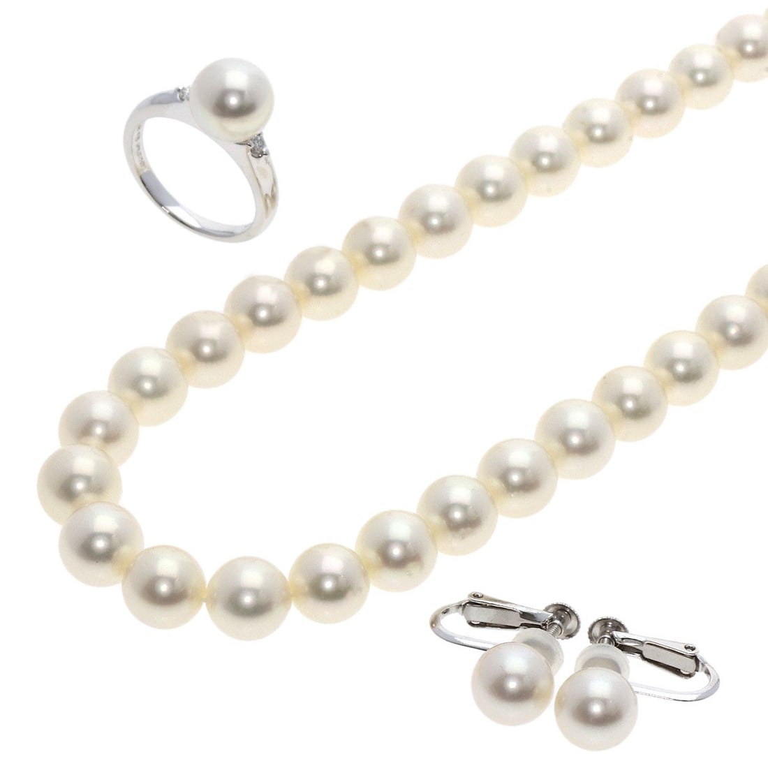 Tasaki Swanglady Ring Earring 3-Piece Set Necklace Silver: Tasaki Swanglady Ring Earring 3-Piece Set Necklace Silver Tasaki Swanglady Ring Earring 3-Piece Set Necklace is a beautiful silver necklace featuring an Akoya pearl. The necklace measures 17.3 inches 