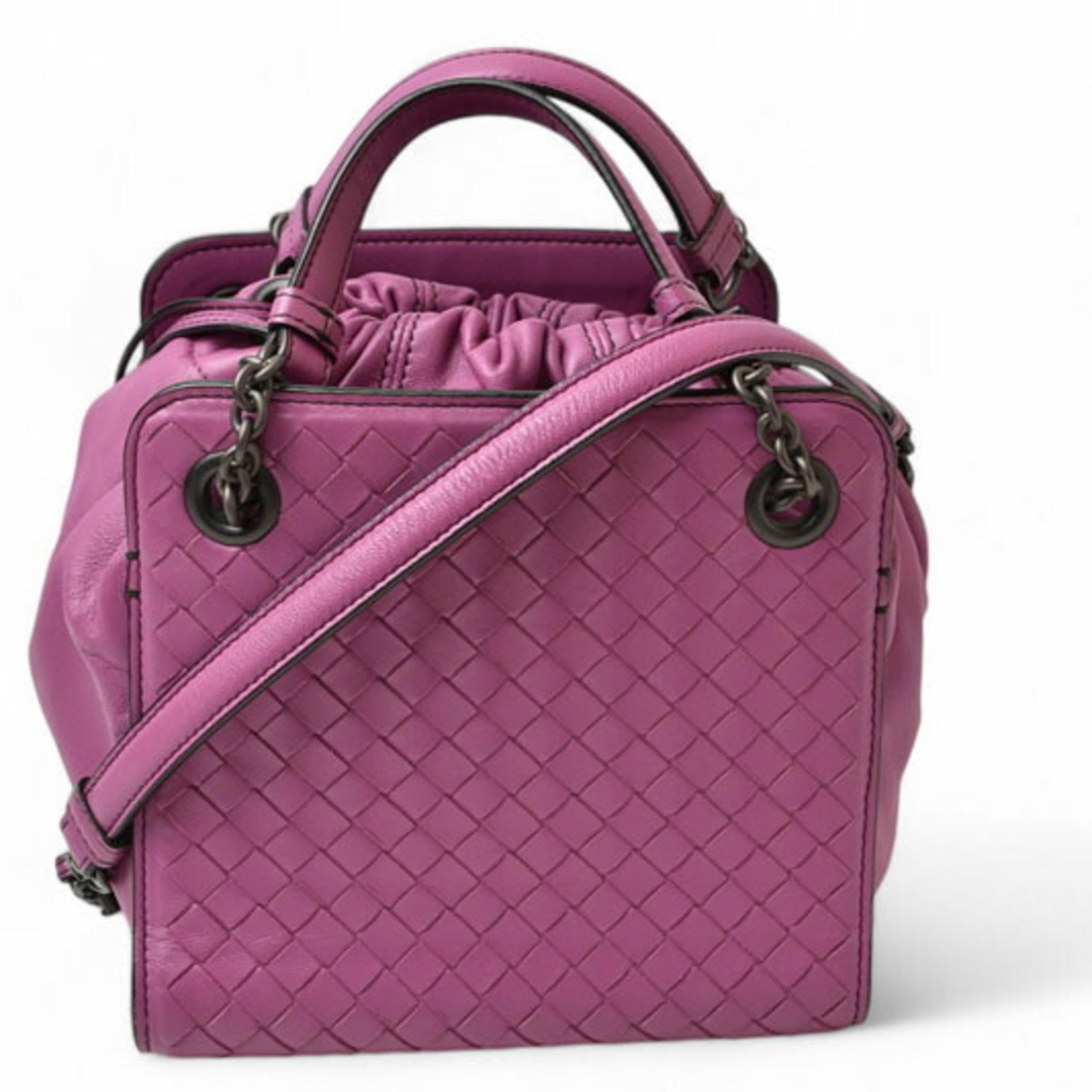 Veneta Leather Handbag Bag Shoulder: Veneta Leather Handbag Bag Shoulder Purple leather shoulder bag with gunmetal hardware, featuring an open pocket and a 78cm strap. Made from high-quality leather, this Bottega Veneta bag boasts a