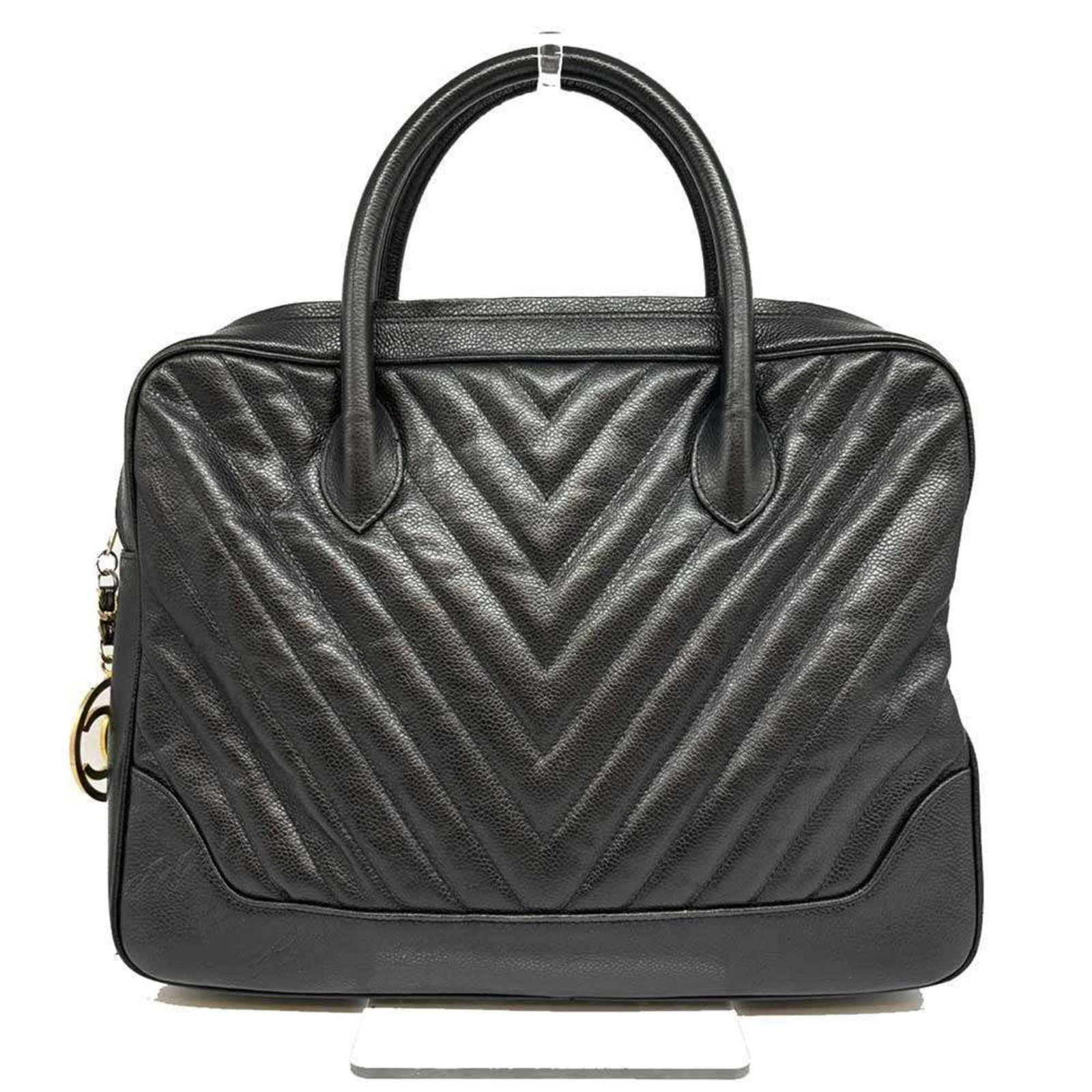 Caviar leather Chanel Handbag: Caviar leather Chanel Handbag Caviar leather Chanel Handbag in Black. This 3-cha240829-2 Chevron (V Stitch) handbag features a striking black outer with a zipper pocket, showcasing the luxurious cavia