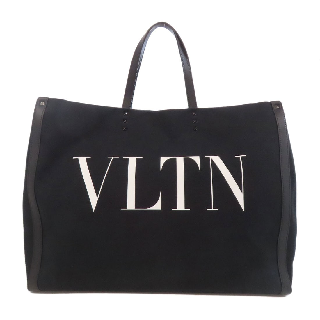 Canvas Tote Bag Valentino Studs: Canvas Tote Bag Valentino Studs Canvas tote bag with Valentino studs in black exterior. This tote bag features a canvas material and bears a signature. The Valentino studs add a touch of elegance to t