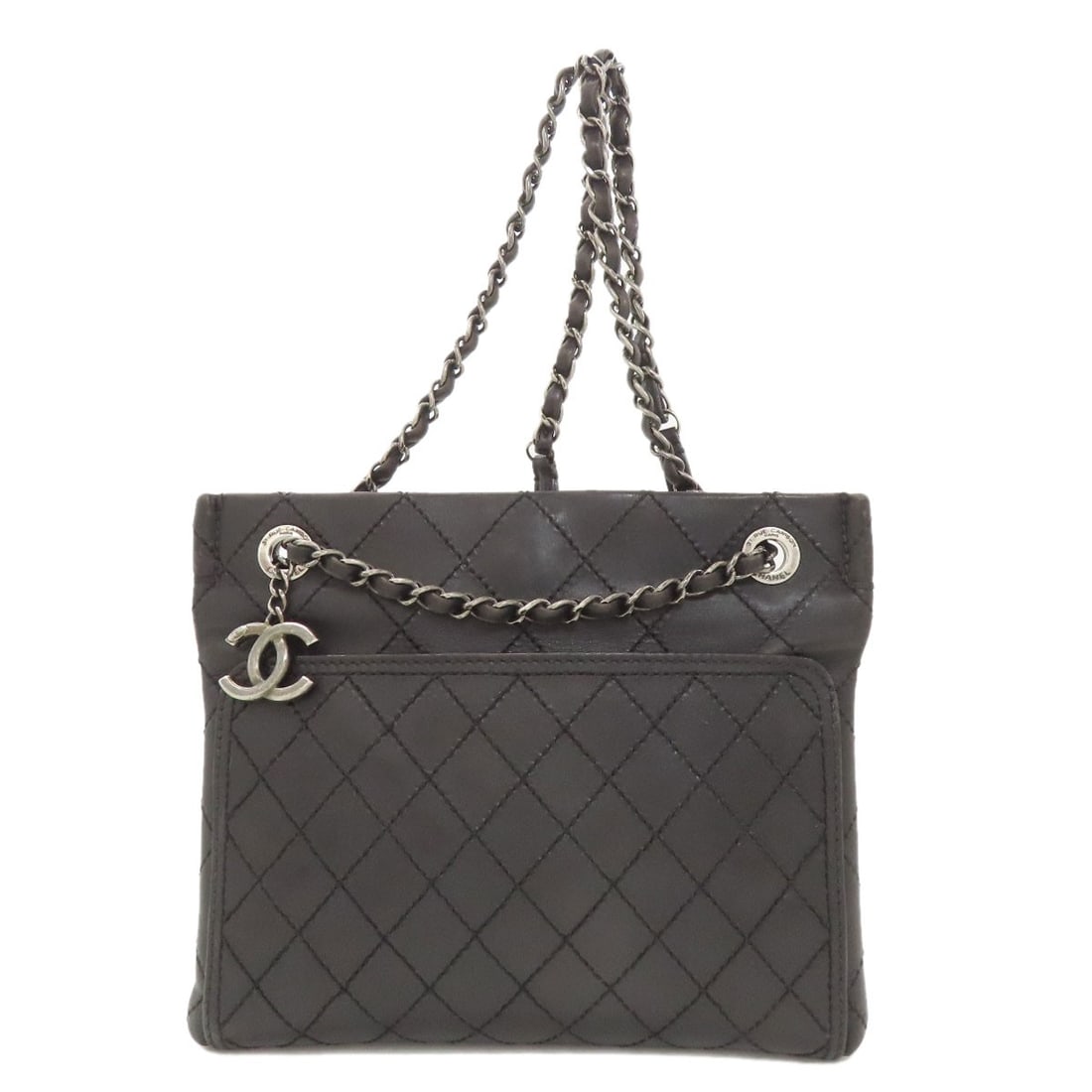Chanel Matelasse Silverhardware Shoulder Bag Calf: Chanel Matelasse Silverhardware Shoulder Bag Calf Black calf leather shoulder bag with silver hardware, a timeless and sophisticated design from CHANEL. The bag's sleek silhouette and understated eleg