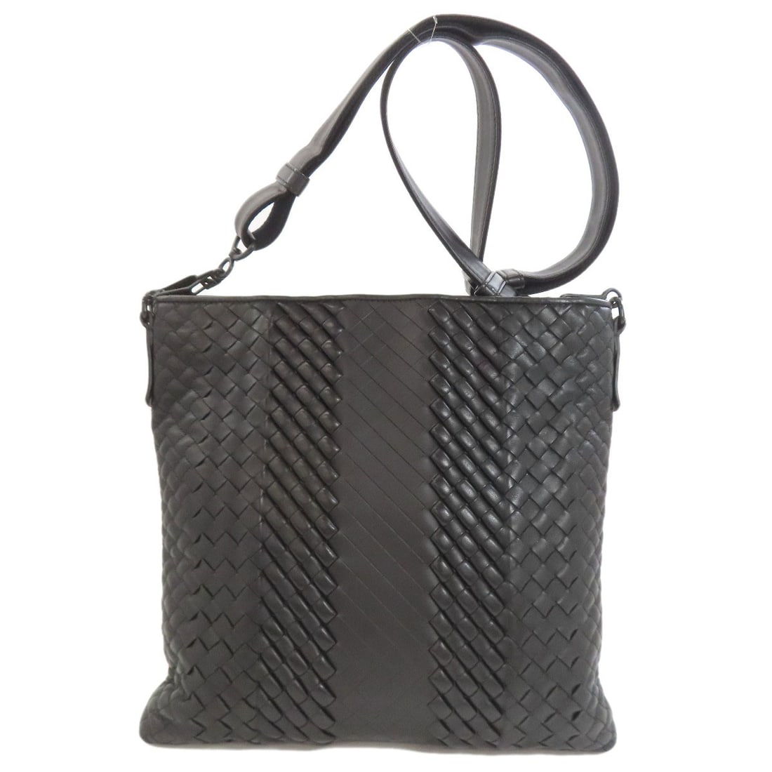 Bottega Veneta Intrecciato Shoulder Bag Calf: Bottega Veneta Intrecciato Shoulder Bag Calf Black Bottega Veneta Intrecciato Shoulder Bag made from Calf, a timeless and stylish accessory. The Intrecciato design adds a touch of elegance to this
