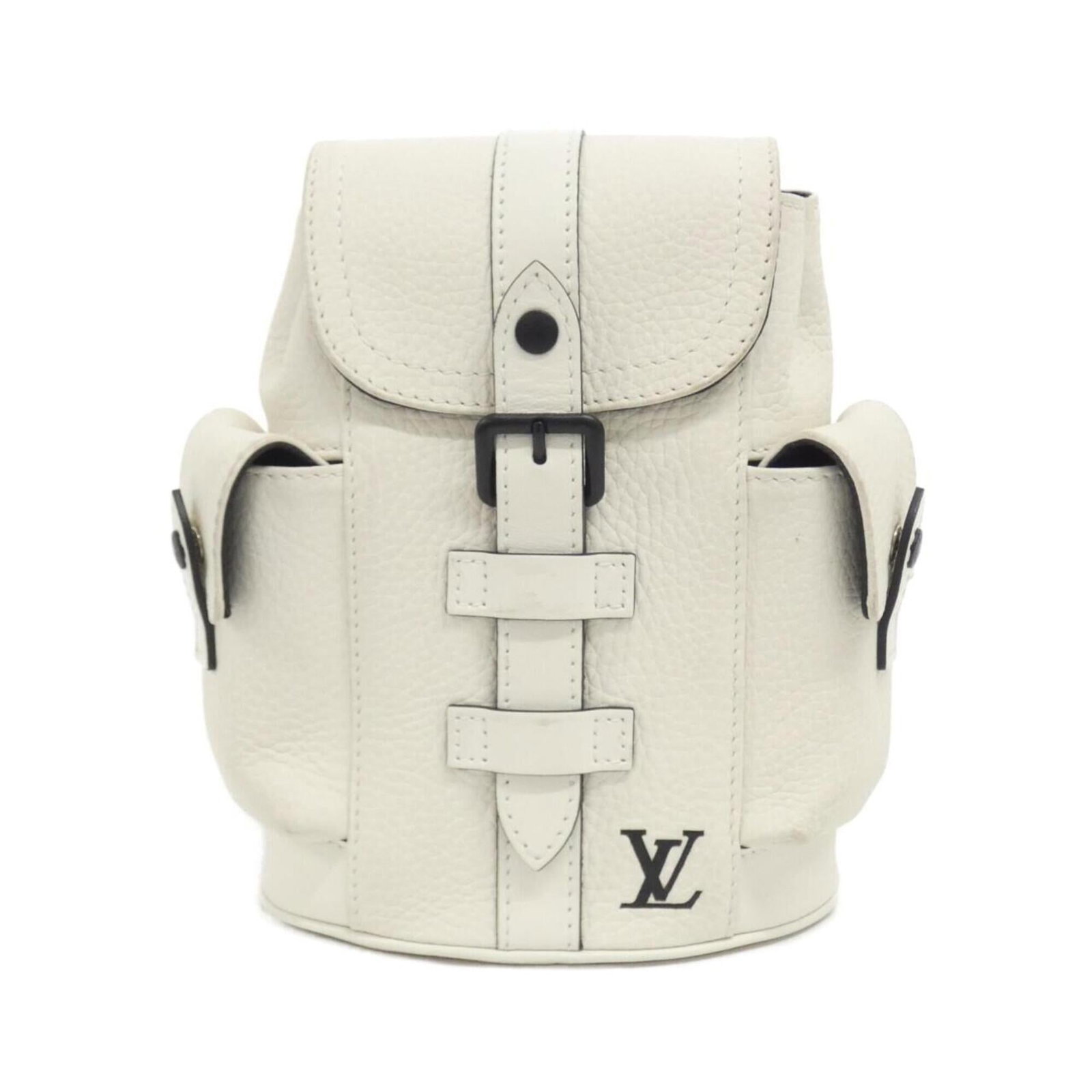 Shoulder Bag by Louis Vuitton: Shoulder Bag by Louis Vuitton Blanc Louis Vuitton shoulder bag, measuring 20cm x 16cm x 6cm, boasts a classic design with clean lines and a timeless aesthetic. The bag's compact size and lightweight