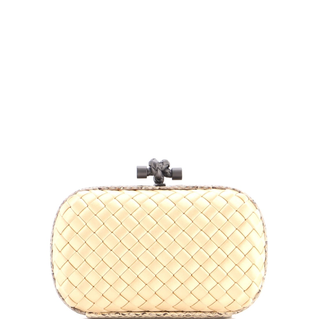 Intrecciato Satin Small Clutch Box Knot Bottega Veneta: Intrecciato Satin Small Clutch Box Knot Bottega Veneta Satin exterior and interior, the Intrecciato Satin Small Clutch Box Knot Bottega Veneta boasts a neutral color palette and elegant design.