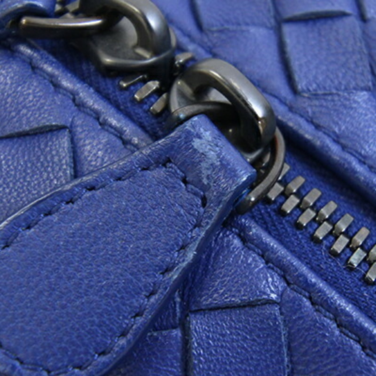Veneta Leather Handbag - 8
