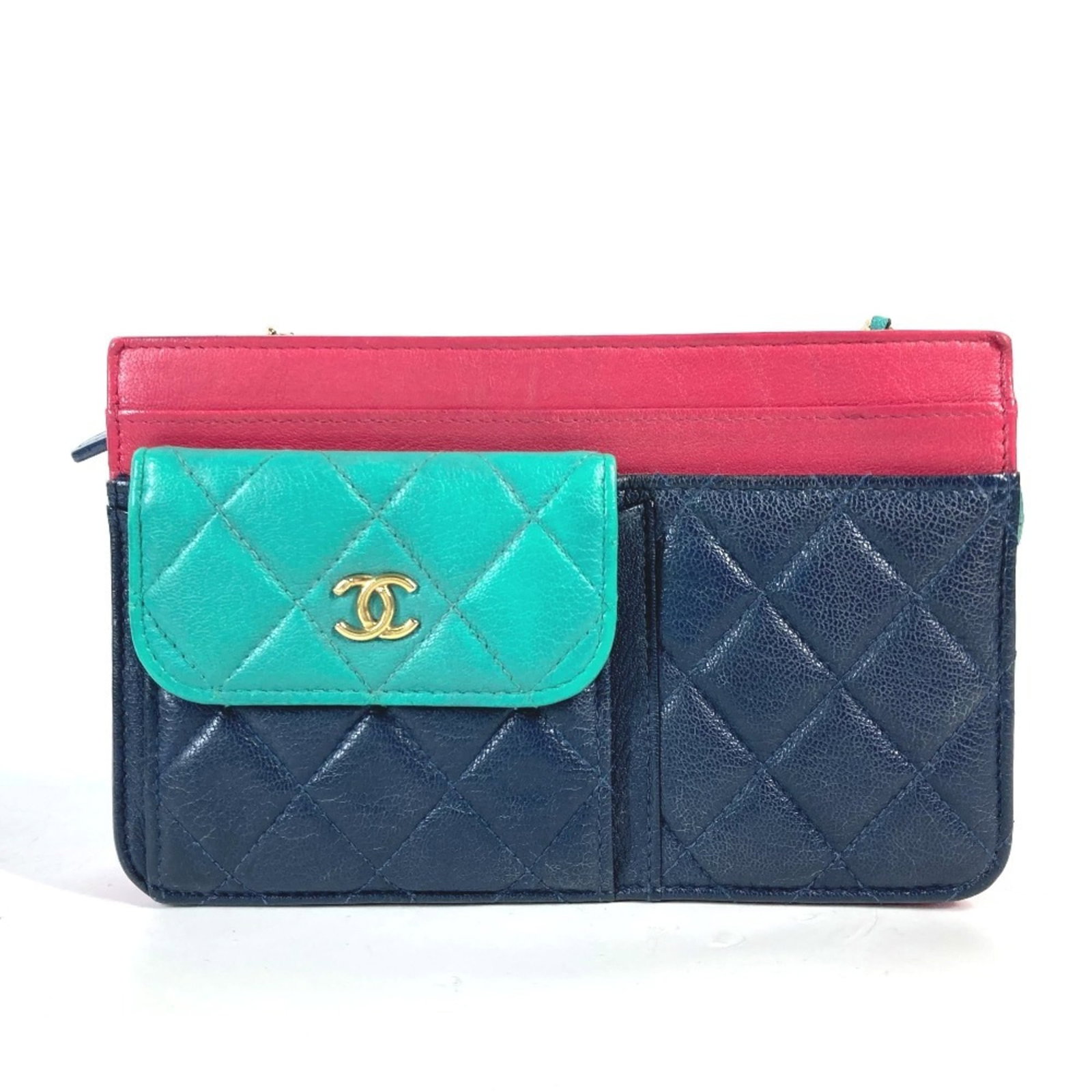 Calfskin Grained Bag Pochette Shoulder Chanel: Calfskin Grained Bag Pochette Shoulder Chanel Navy and pink hues perfectly complement each other in this elegant Calfskin Grained Bag Pochette Shoulder from Chanel. The pochette's compact size and