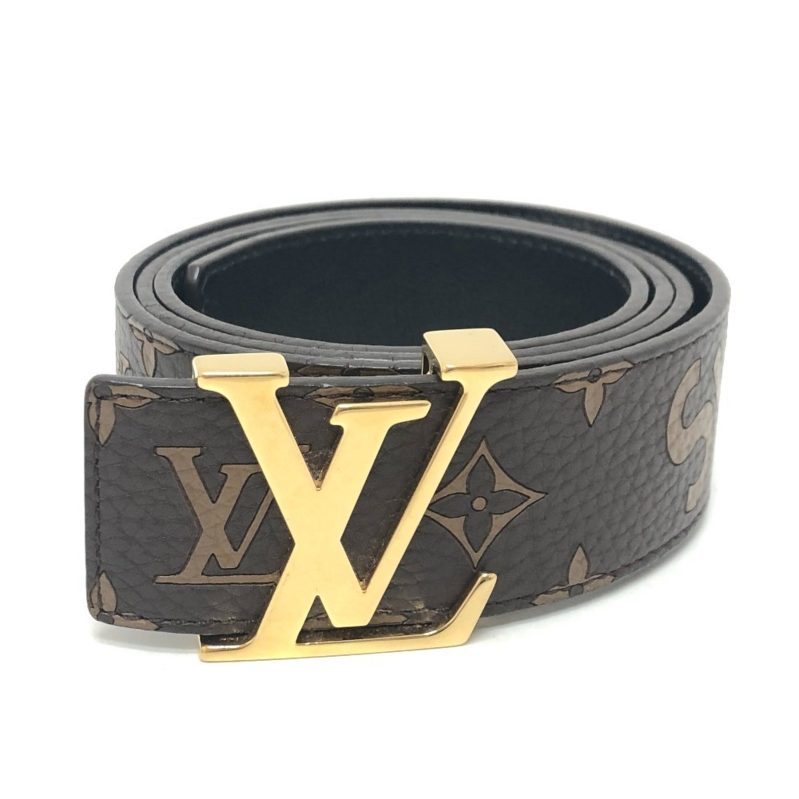 Standard belt by Louis Vuitton: Standard belt by Louis Vuitton Standard Louis Vuitton belt in brown leather with five adjustable belt holes, measuring 91cm-101cm in length and 4cm in width. This classic design features the iconic Lo