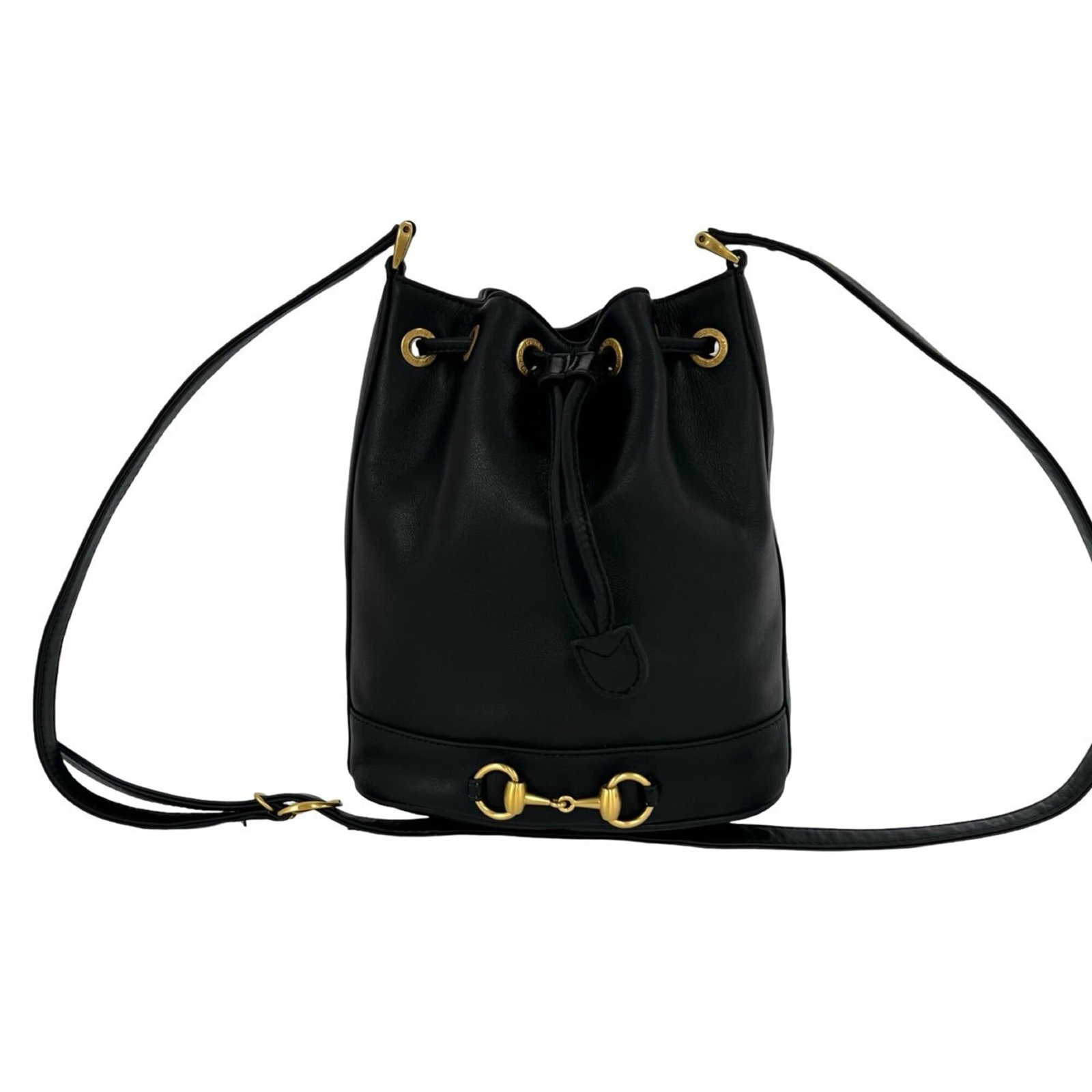 Pochette Leather Bag Shoulder Gucci: Pochette Leather Bag Shoulder Gucci Gucci's Pochette Leather Bag is a sleek and sophisticated shoulder bag, crafted from high-quality leather. Measuring 20.5cm x 21cm x 11cm, it features a classic