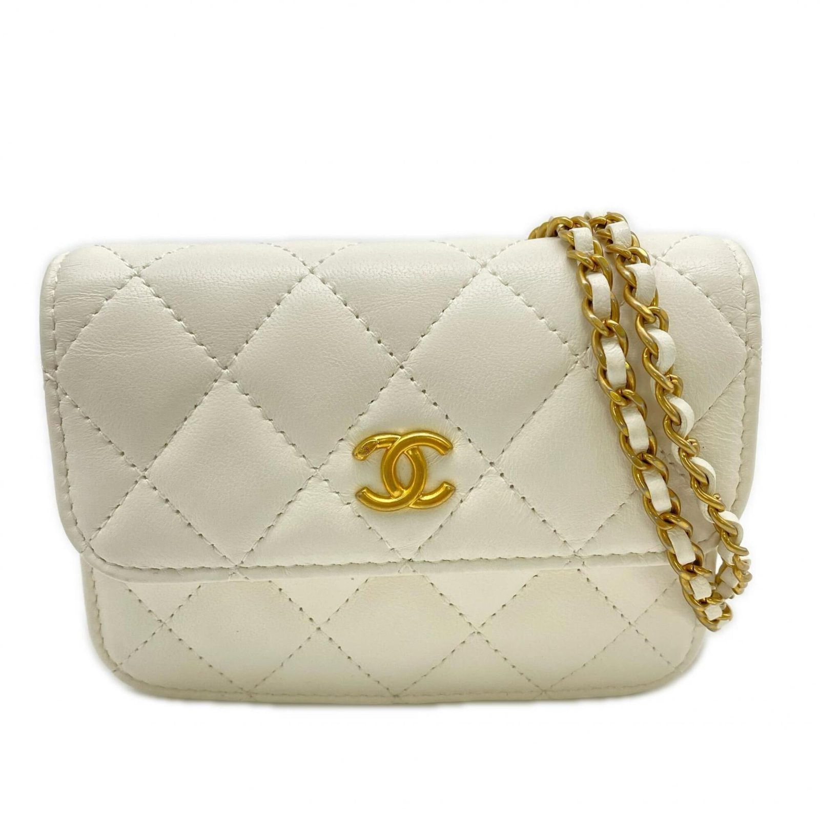 Shoulder Bag Leather Chanel: Shoulder Bag Leather Chanel This luxurious white lambskin shoulder bag from Chanel features a sleek design and premium leather construction, measuring 9cm x 12cm x 2cm. Made from high-quality