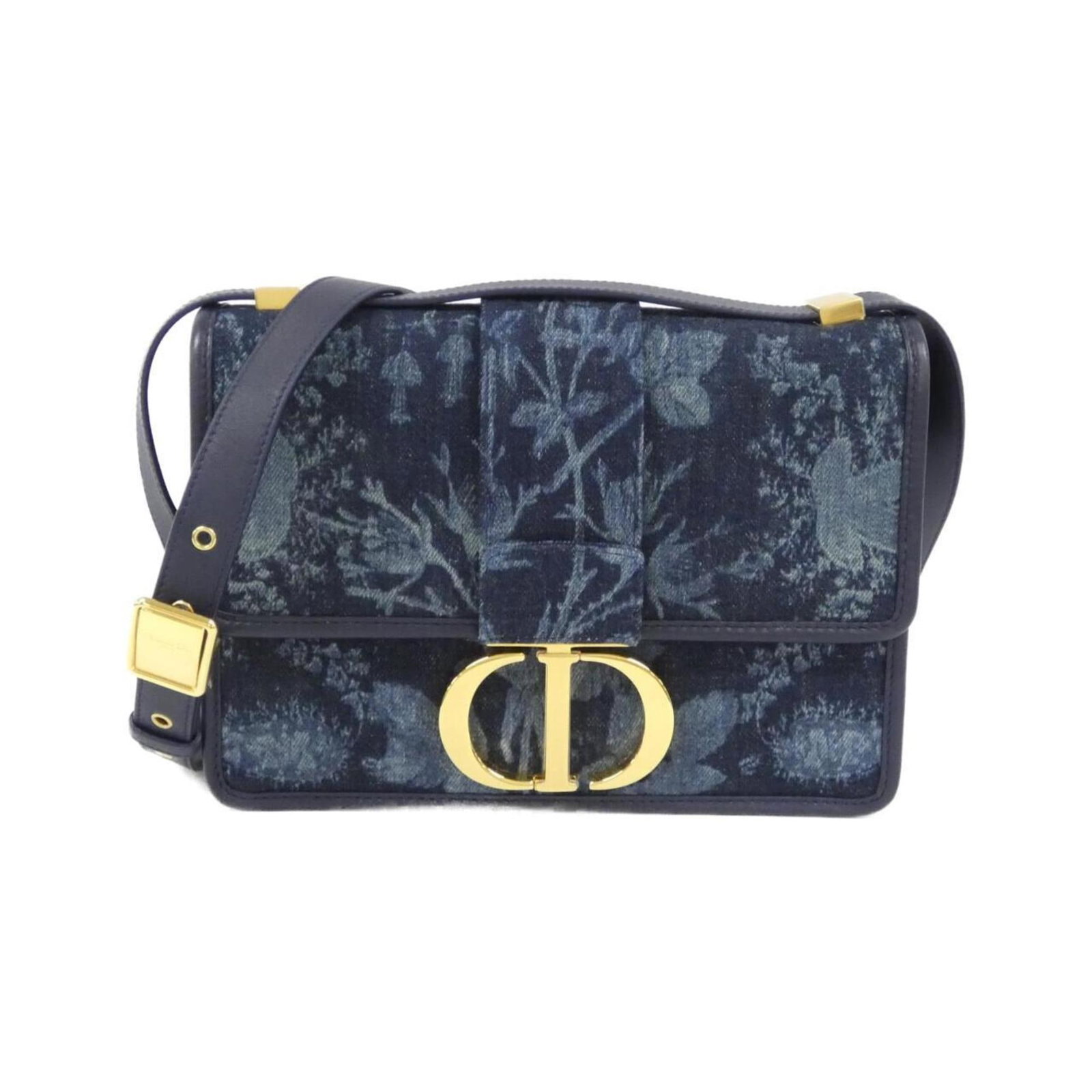 Christian Dior Shoulder Bag Denim: Christian Dior Shoulder Bag Denim Christian Dior Shoulder Bag Denim is a stylish blue denim shoulder bag with a size of 17cm x 24cm x 6cm. Made from high-quality denim material, this bag features a