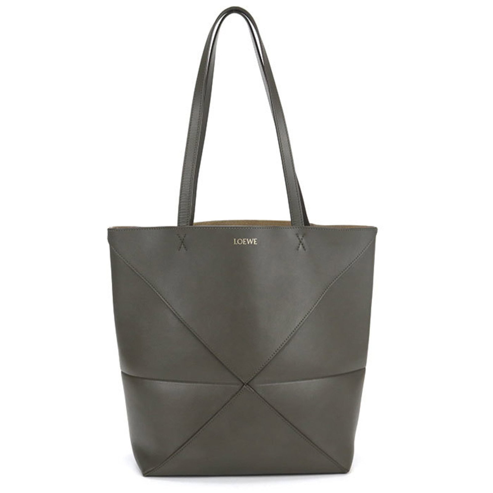 Leather tote bag Loewe: Leather tote bag Loewe Gray Loewe leather tote bag with a classic design, made from high-quality calfskin material. Measuring 30cm x 25cm x 13cm, this stylish bag is perfect for everyday use. Its