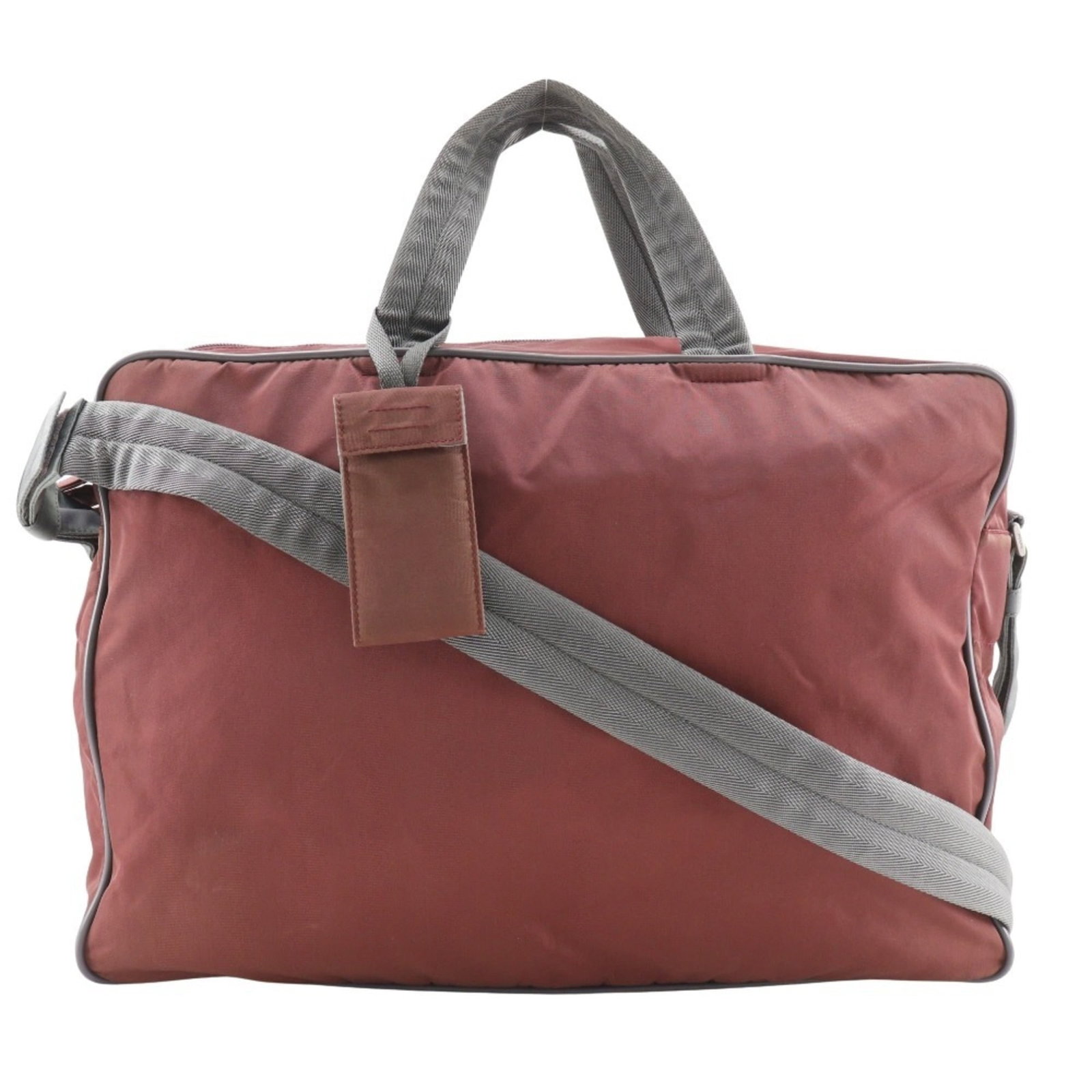 Pradasports Boston Bag Nylon: Pradasports Boston Bag Nylon The Pradasports Boston Bag Nylon is a versatile and durable nylon bag, measuring 31cm x 43cm x 15cm. Its compact size and lightweight design make it easy to carry, while