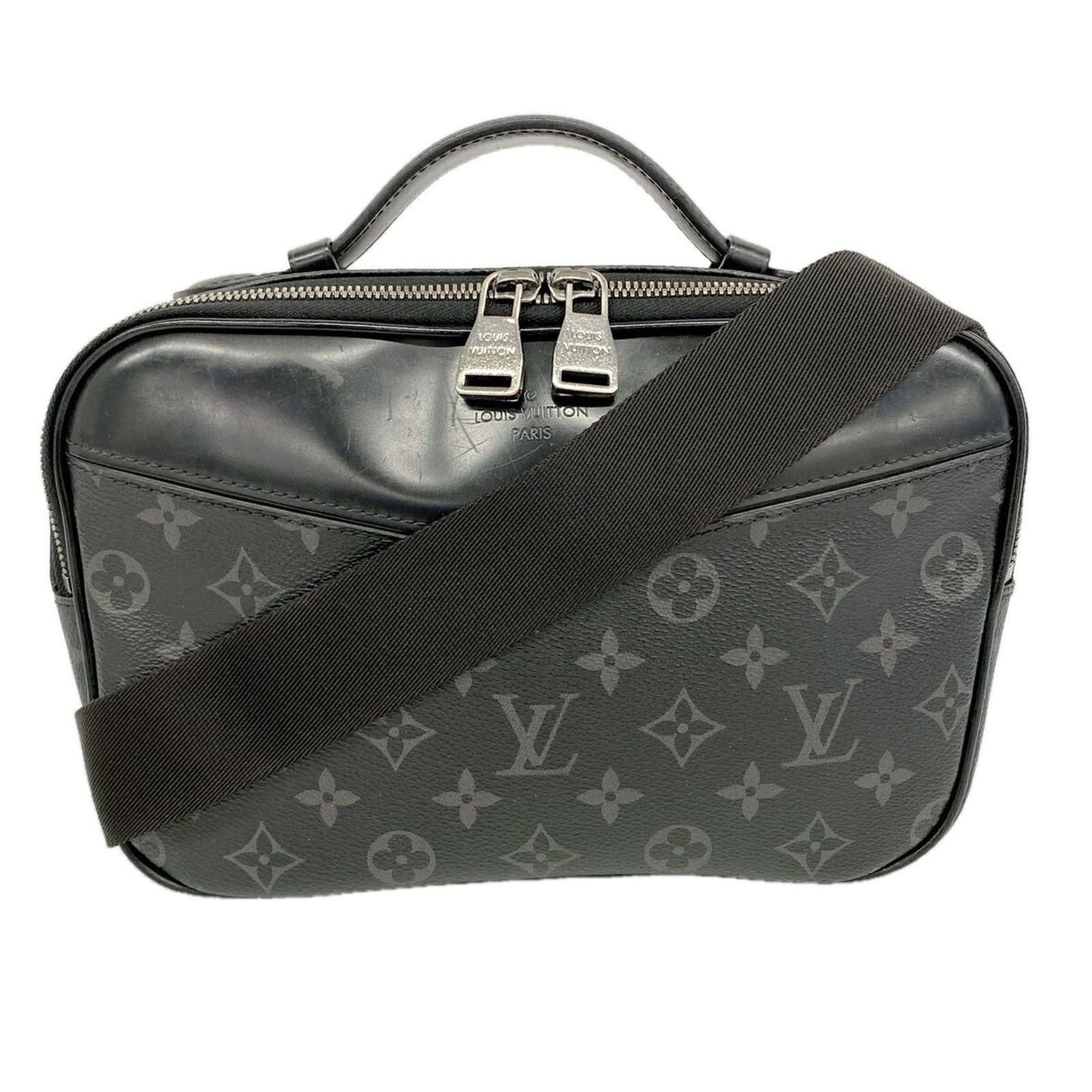 Louis Vuitton sling bag: Louis Vuitton sling bag The Louis Vuitton sling bag boasts a sleek black design, measuring 18cm x 25cm x 7cm. This stylish accessory features a compact size, ideal for everyday carry, and is made with