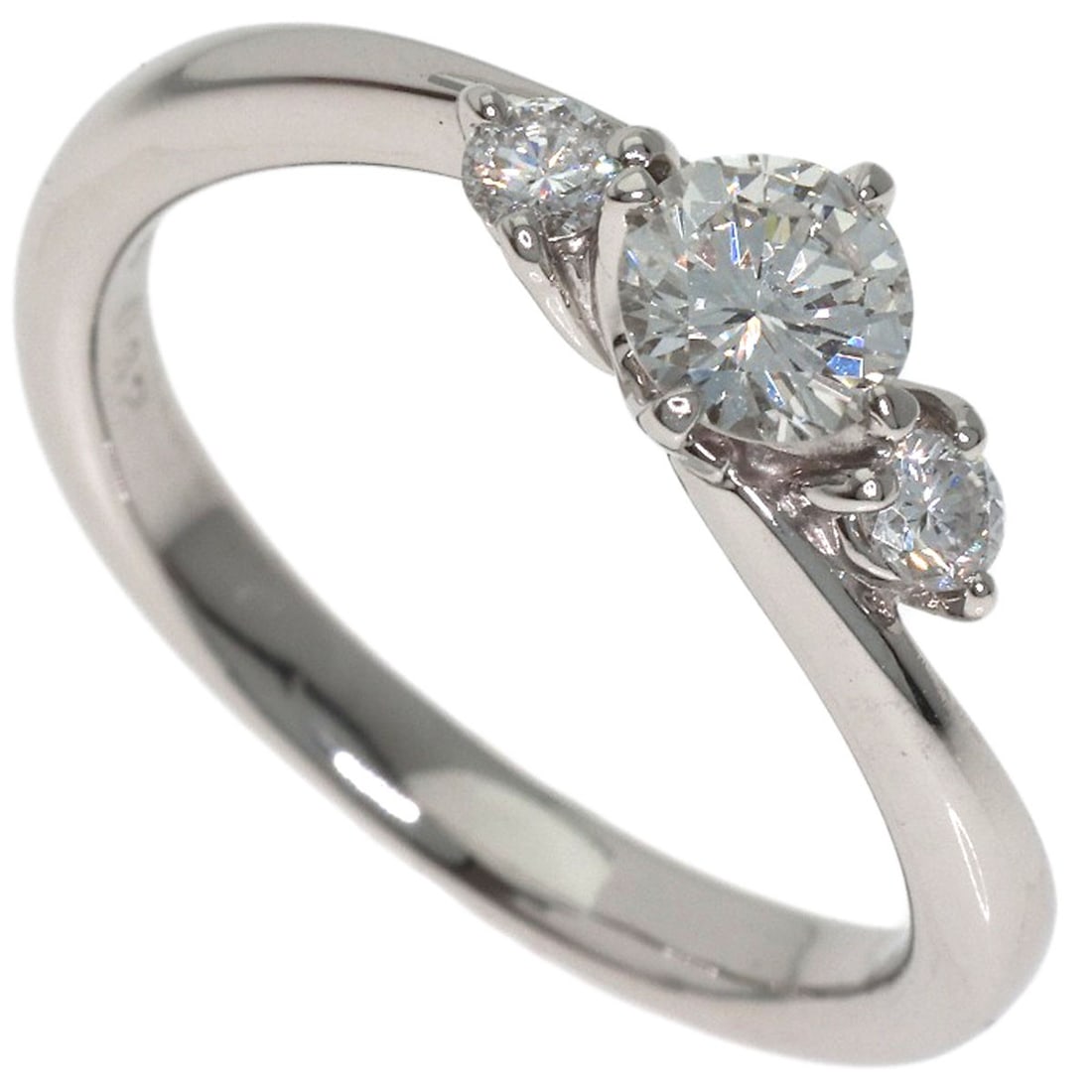 0.32Ct Diamond Ring Platinum Pt900 3.6G: 0.32Ct Diamond Ring Platinum Pt900 3.6G The 0.32ct Diamond Ring Platinum Pt900 3.6G boasts a stunning silver diamond set amidst a platinum ring, showcasing the beauty of a high-quality platinum