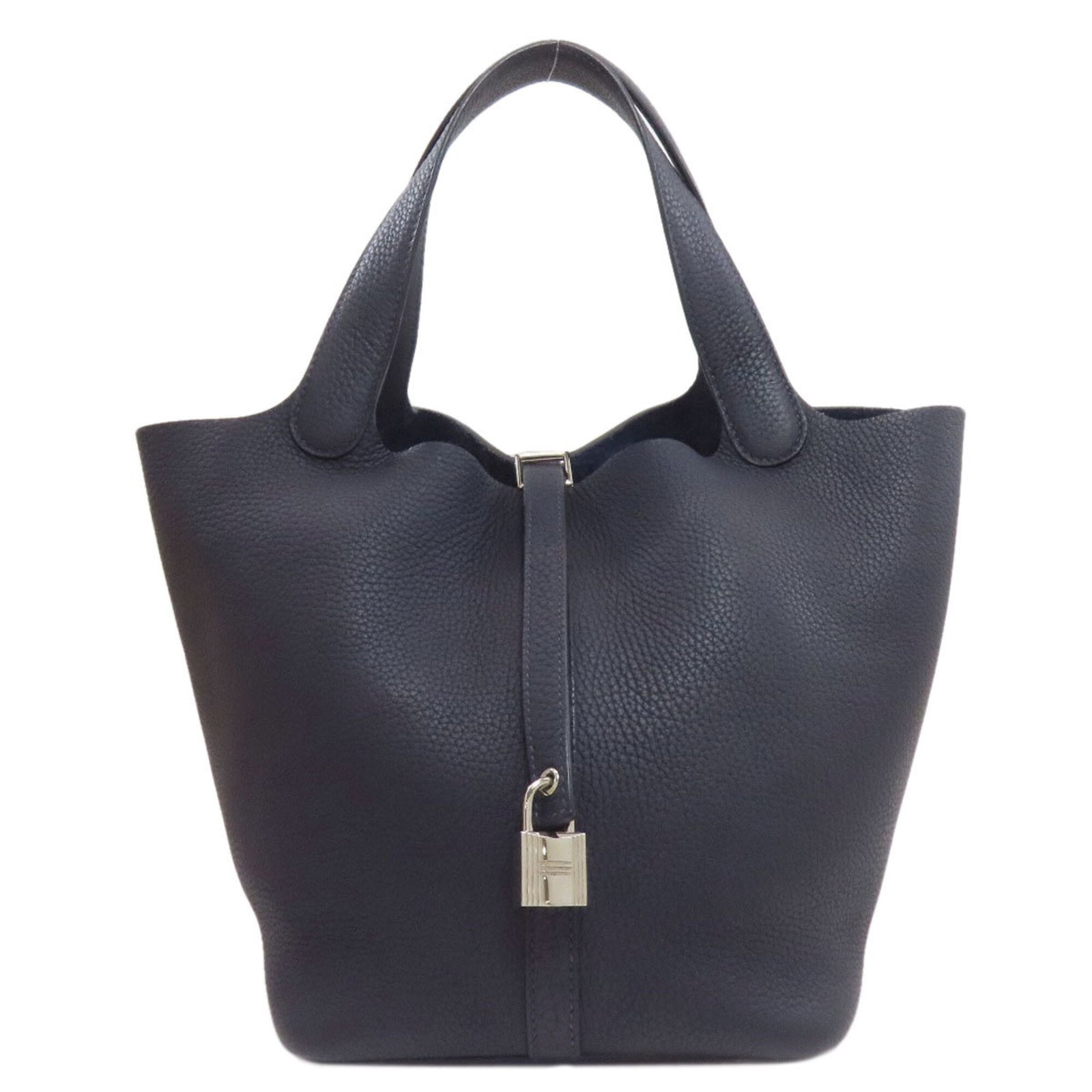 Handbag Hermes: Handbag Hermes Navy blue Hermes handbag with a classic design, measuring 22cm x 18cm x 22cm. This stylish bag features a timeless silhouette and premium materials, making it a versatile accessory for