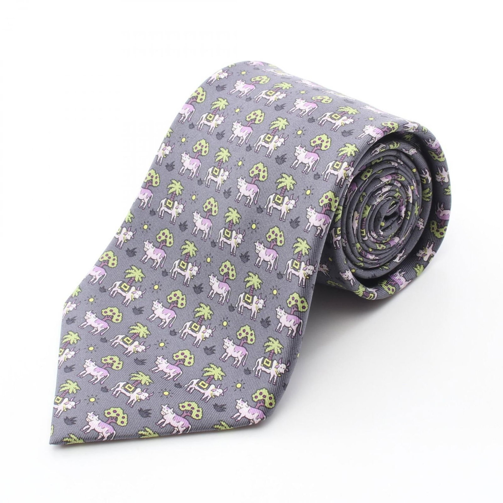 Silk Cravat Hermes: Silk Cravat Hermes Silk Cravat from Hermes, featuring a unique gray and multi-color design, crafted from high-quality silk material, measuring 151cm in length. This cravat is a notable example of the 