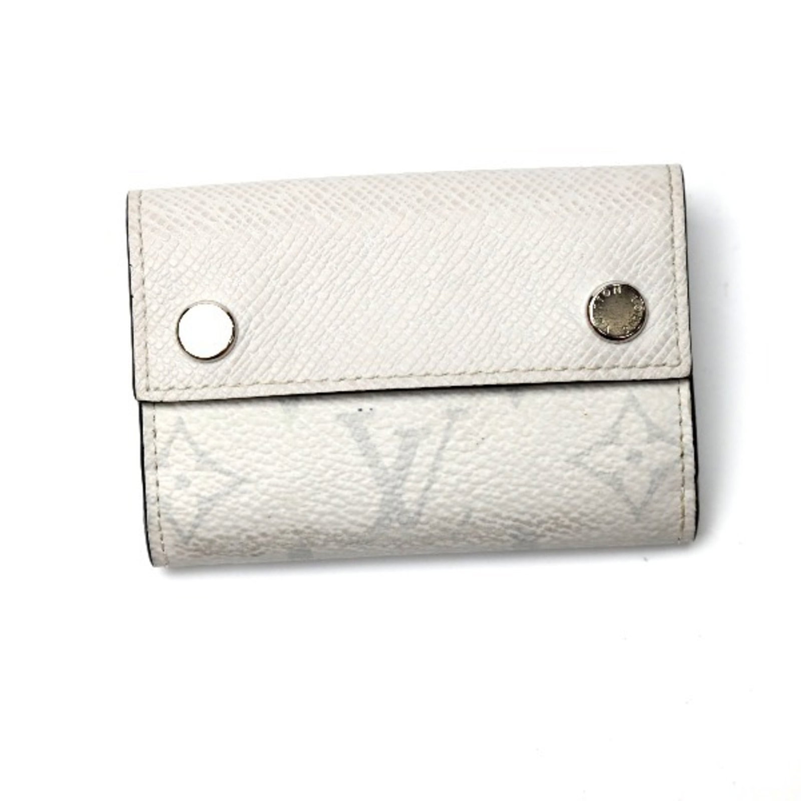 Louis Vuitton Wallet (Tri-Fold): Louis Vuitton Wallet (Tri-Fold) Blanc Louis Vuitton Tri-Fold Wallet. This tri-fold wallet features the iconic Louis Vuitton design, with a clean and classic look. The Blanc color adds a touch of