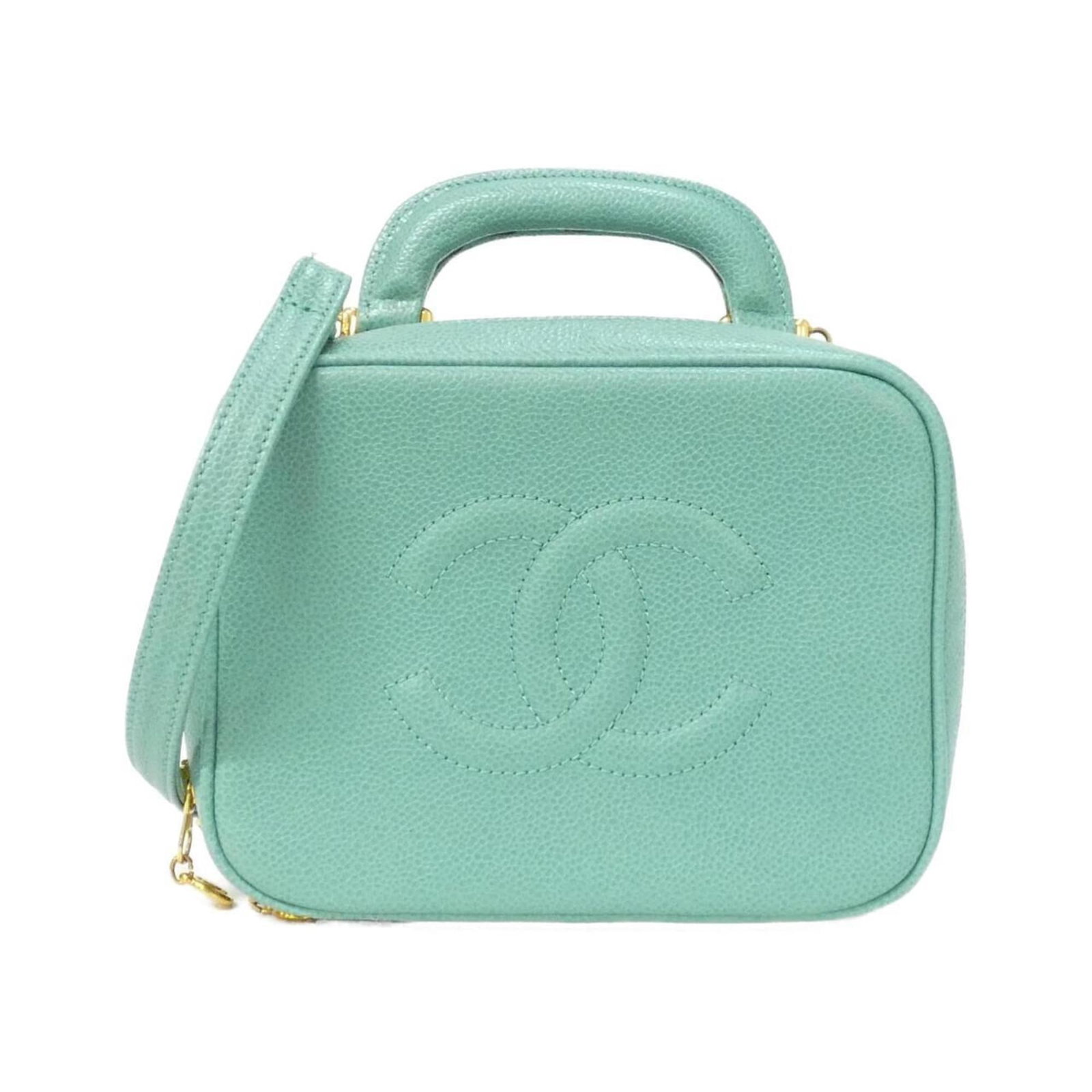 Calfskin Handbag Chanel: Calfskin Handbag Chanel Grained Calfskin Handbag in Green, featuring gold hardware, this Chanel piece boasts a classic design with a timeless green hue. Measuring 15cm x 19.5cm x 10cm, it weighs 440g 
