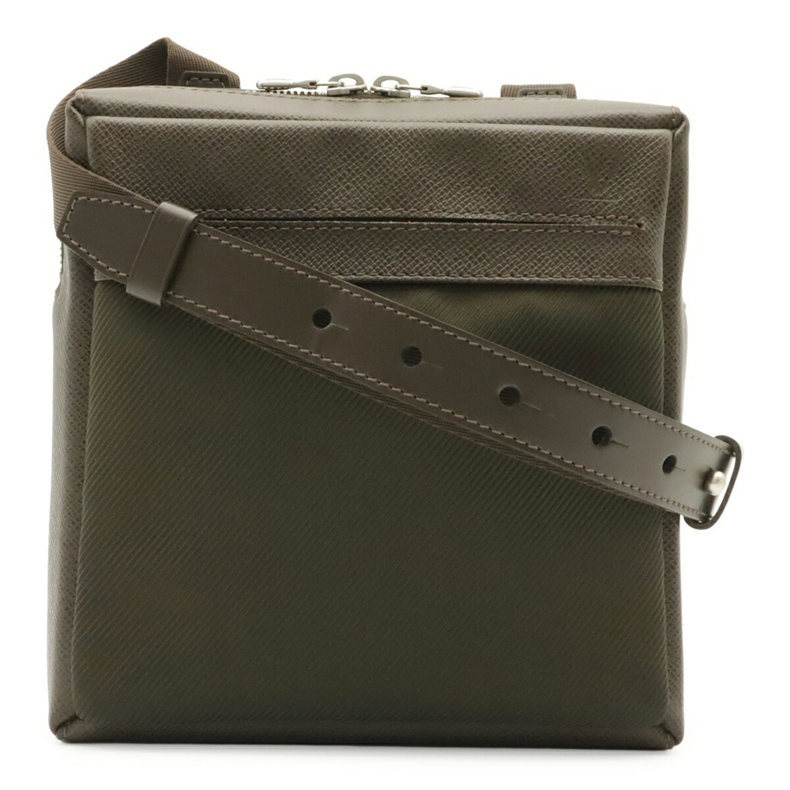 Shoulder Bag Taiga Leather Louis Vuitton: Shoulder Bag Taiga Leather Louis Vuitton Taiga leather shoulder bag with a classic design, featuring a brown Grizzly color and a compact size of 19.5cm x 19.5cm x 5.5cm. Made from high-quality Taiga l