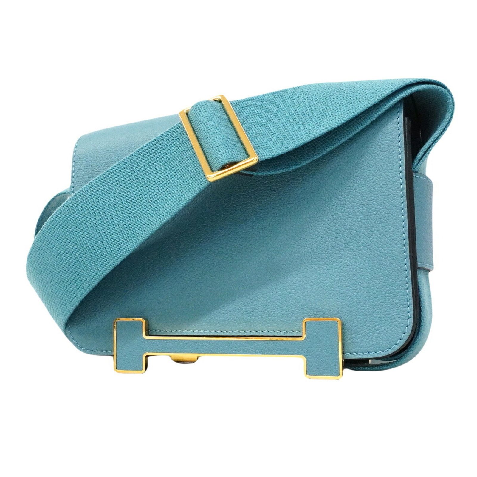 Shoulder Bag By Hermes: Shoulder Bag By Hermes Blue Herm?s shoulder bag with gold hardware, measuring 14cm x 20cm x 7cm. This stylish bag features a classic design and premium materials. A beautiful blue color adds a touch o