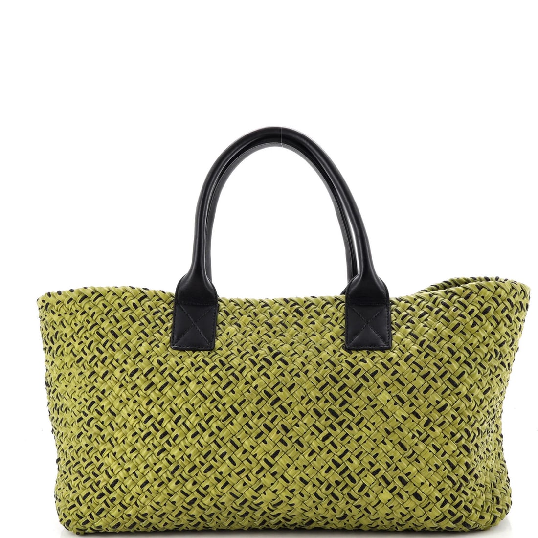 Intrecciato Leather Cabat Tote Bottega Veneta: Intrecciato Leather Cabat Tote Bottega Veneta Bottega Veneta's iconic Cabat Tote is a masterclass in understated elegance. This medium-sized tote boasts an exquisite Intrecciato leather exterior in