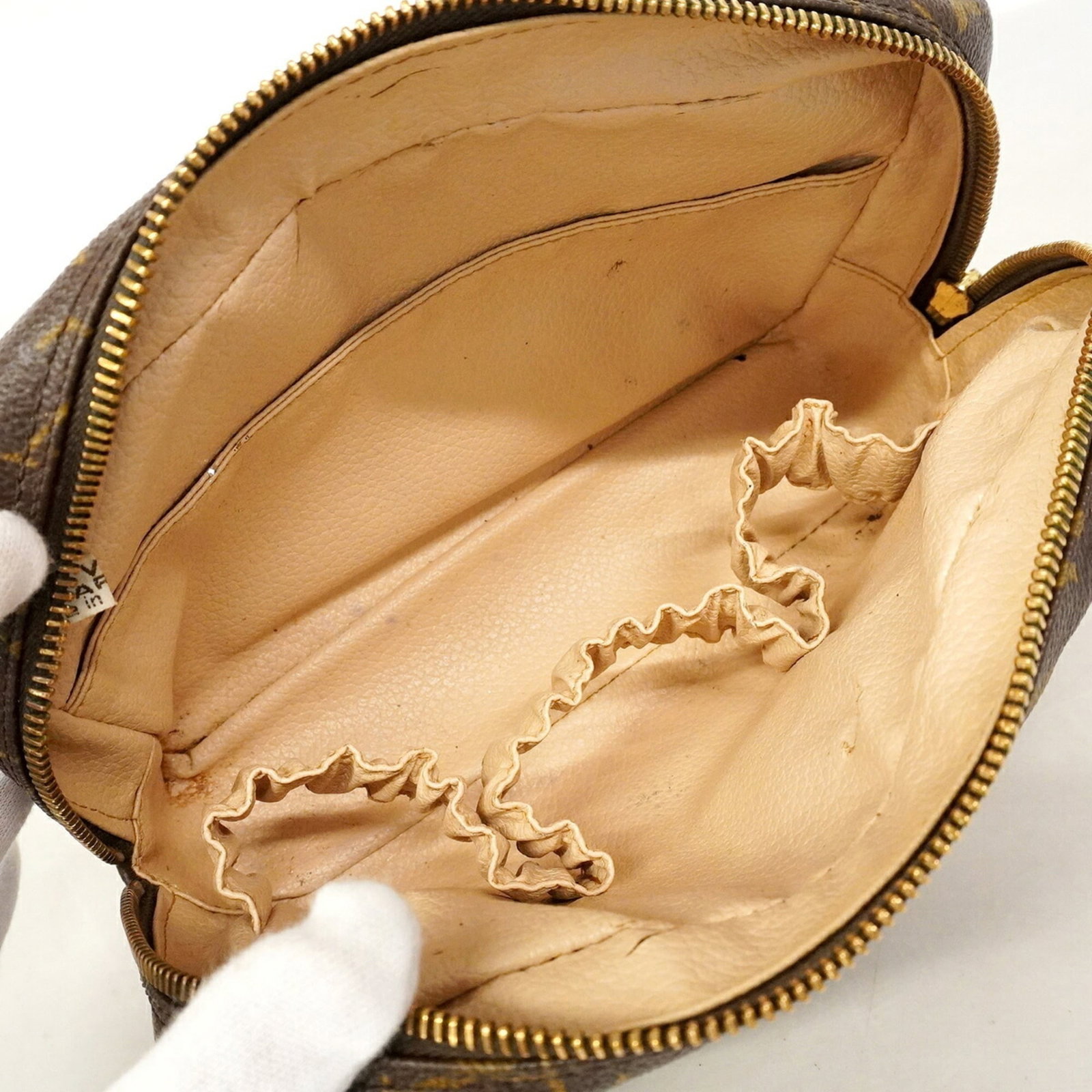 Louis Vuitton Pouch - 4