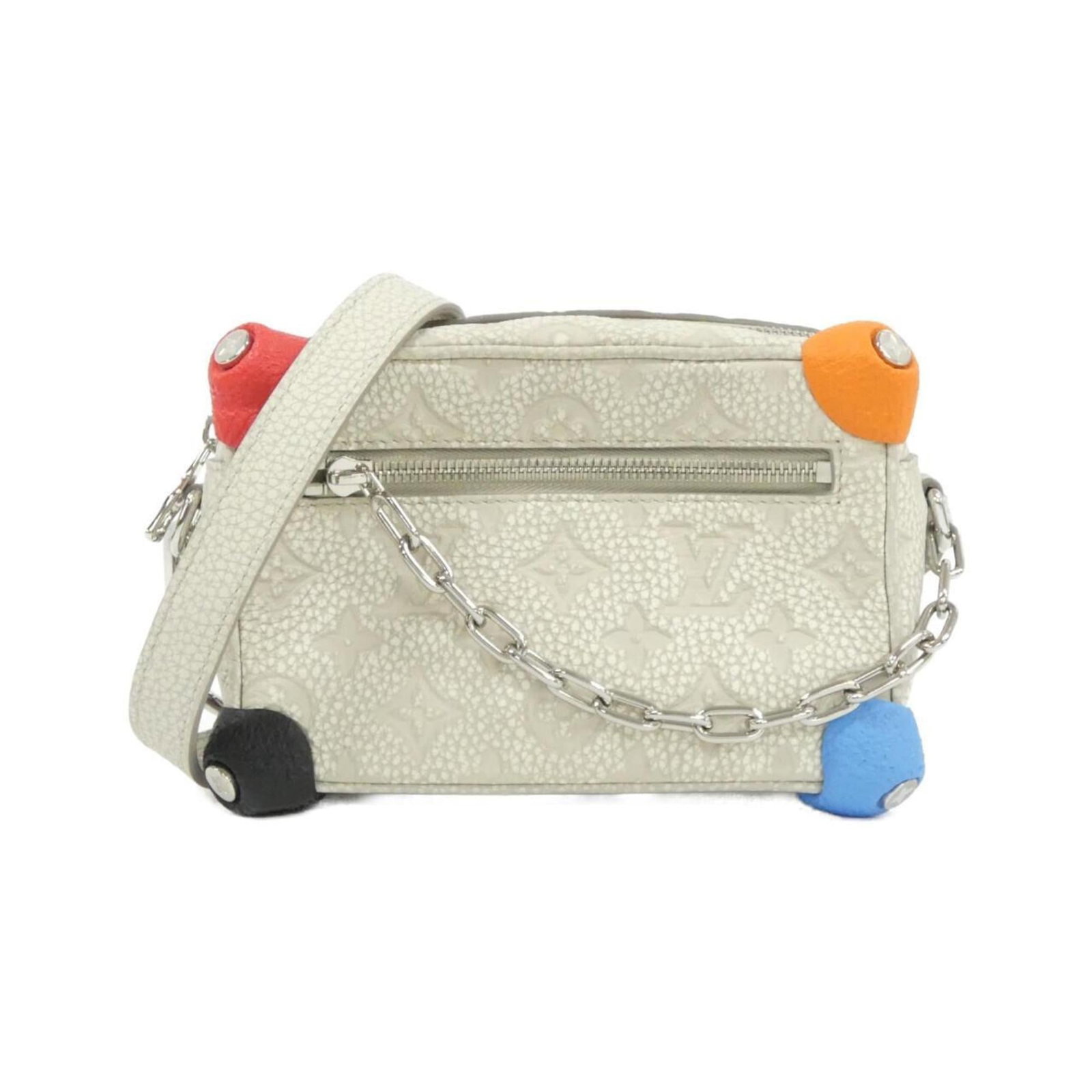 Shoulder Bag Leather Louis Vuitton: Shoulder Bag Leather Louis Vuitton This Louis Vuitton shoulder bag is crafted from high-quality calf leather, featuring a sleek gray color and silver hardware. The bag's compact size and durable desig