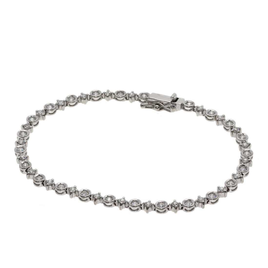 1.5Ct Line Diamond Bracelet K18 White Gold 8.3G: 1.5Ct Line Diamond Bracelet K18 White Gold 8.3G K18 White Gold 1.5ct Diamond Bracelet - A sophisticated and elegant design featuring a 1.5ct D color diamond, set in a high-quality K18 white gold brace