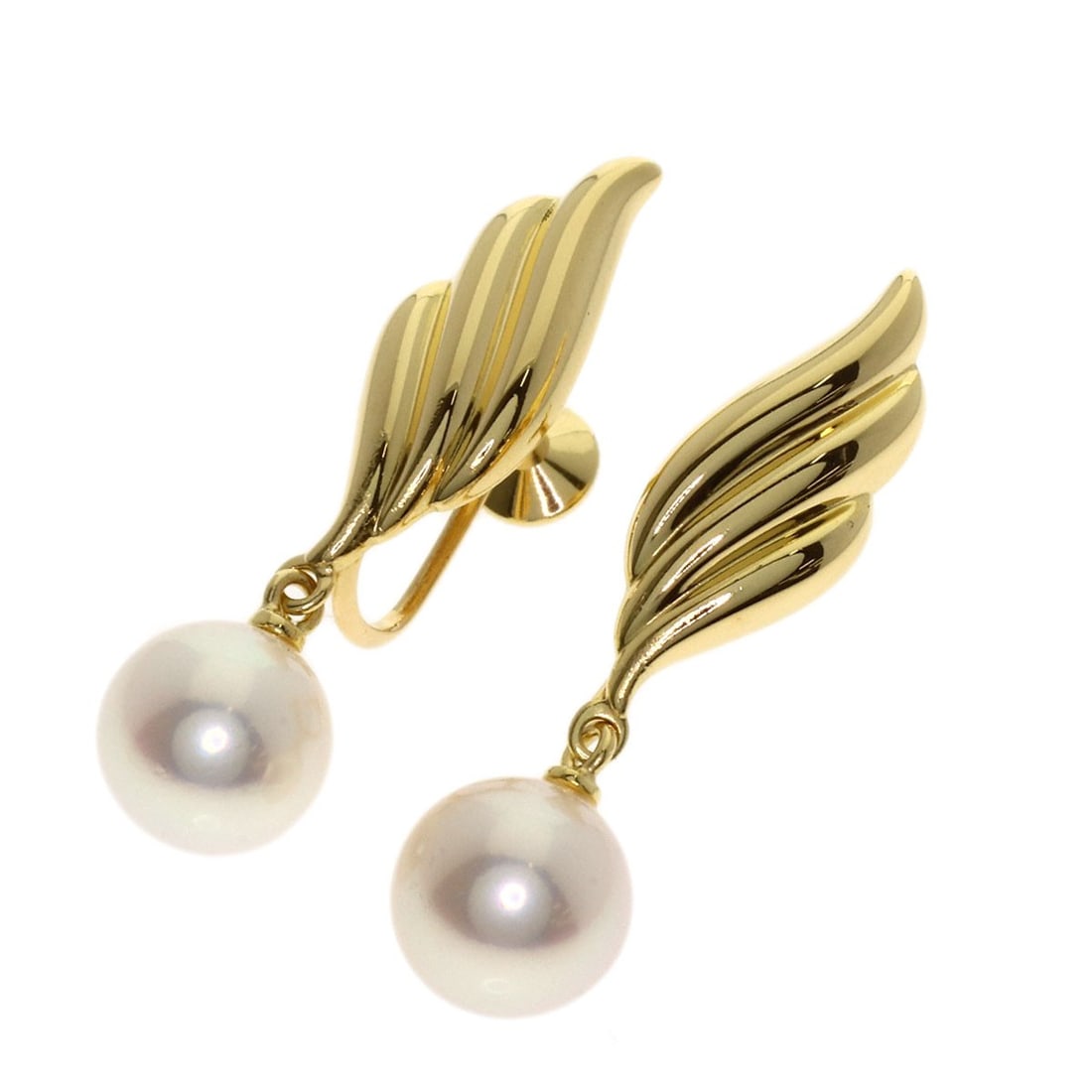 K18 Yellow Gold Mikimoto Pearl Earring: K18 Yellow Gold Mikimoto Pearl Earring K18 Yellow Gold Mikimoto Pearl Earring boasts a luxurious gold finish and a high-quality pearl, crafted from K18 gold for a premium look and feel. This elegant