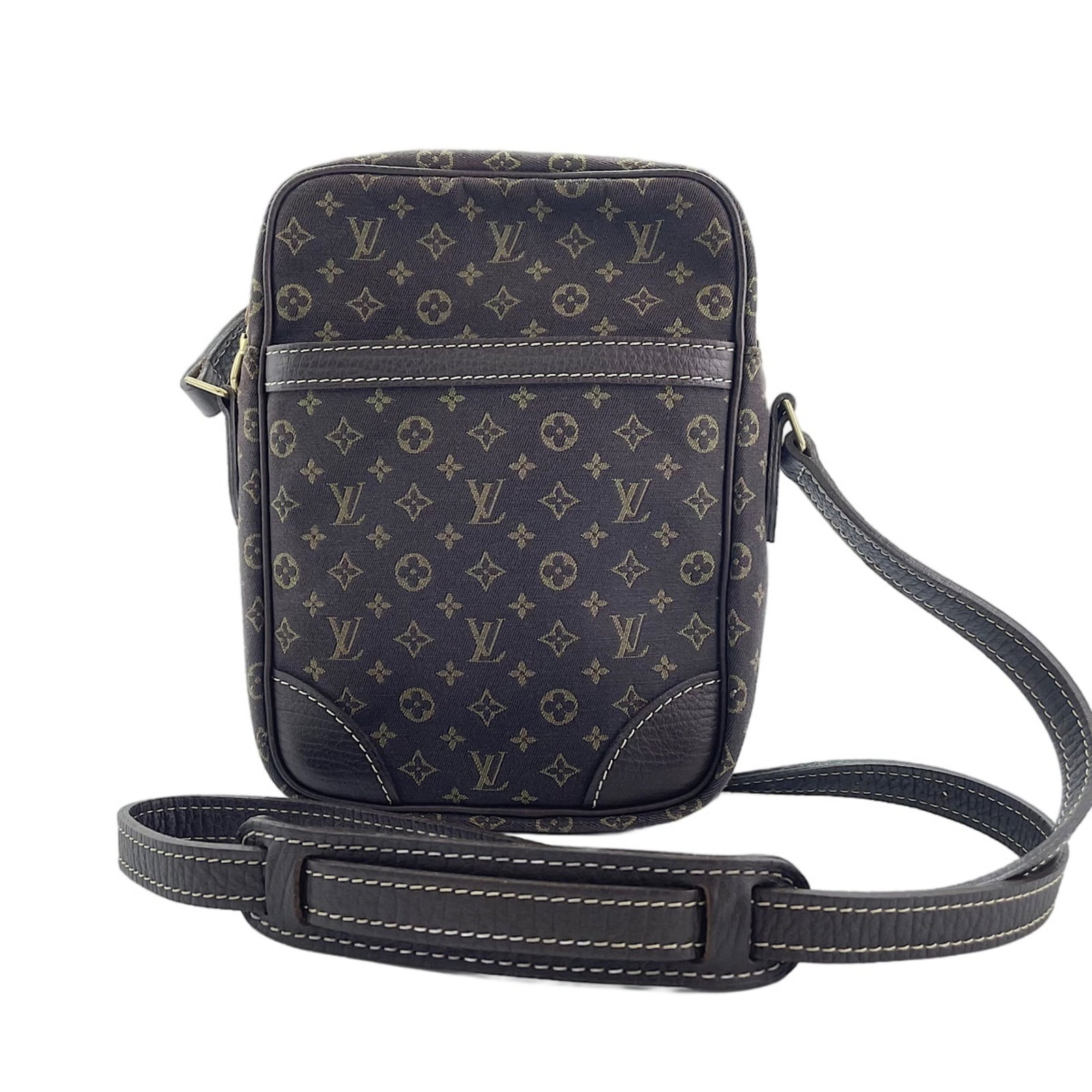 Shoulder Bag by Louis Vuitton: Shoulder Bag by Louis Vuitton Brown shoulder bag by Louis Vuitton, measuring 20cm x 15cm x 4cm, features a classic design with a timeless brown color. This stylish bag is made from high-quality