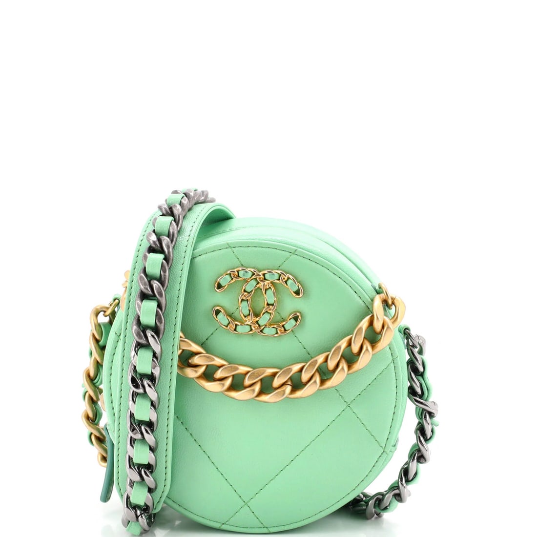 Round Clutch Quilted Leather with Chain 19 Chanel: Round Clutch Quilted Leather with Chain 19 Chanel Round Clutch Quilted Leather with Chain 19 Chanel features a stunning green quilted leather exterior, adorned with a chain strap and a classic round