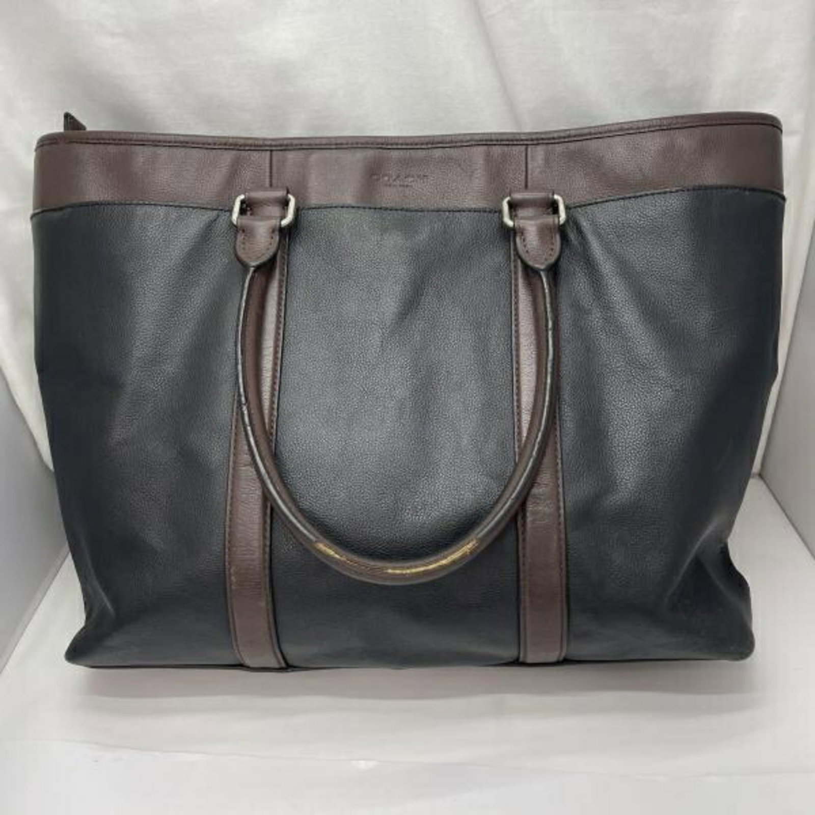 Black Brown Leather Tote Bag: Black Brown Leather Tote Bag Black Brown Leather Tote Bag from Coach, featuring a classic design with a spacious interior and durable construction. This stylish tote measures 33.5cm x 48.5cm x 11cm an