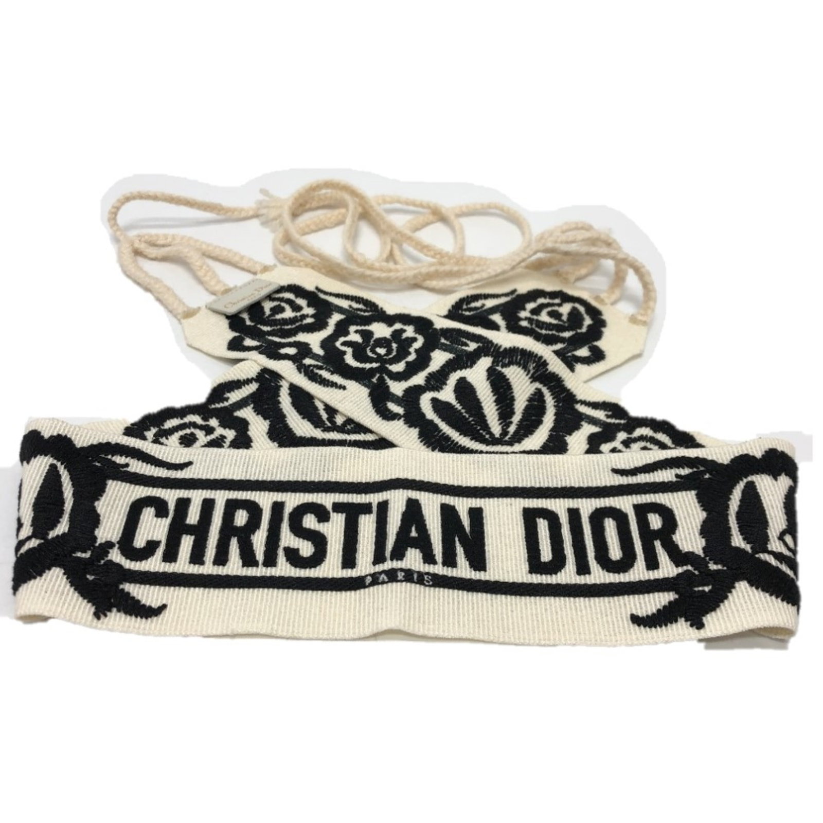 Standard Belt Cloth Christian Dior: Standard Belt Cloth Christian Dior White Standard Belt Cloth from Christian Dior, measuring 98.8 inches in total length with a 3.5 inch wide band. This standard belt features a cloth material and a