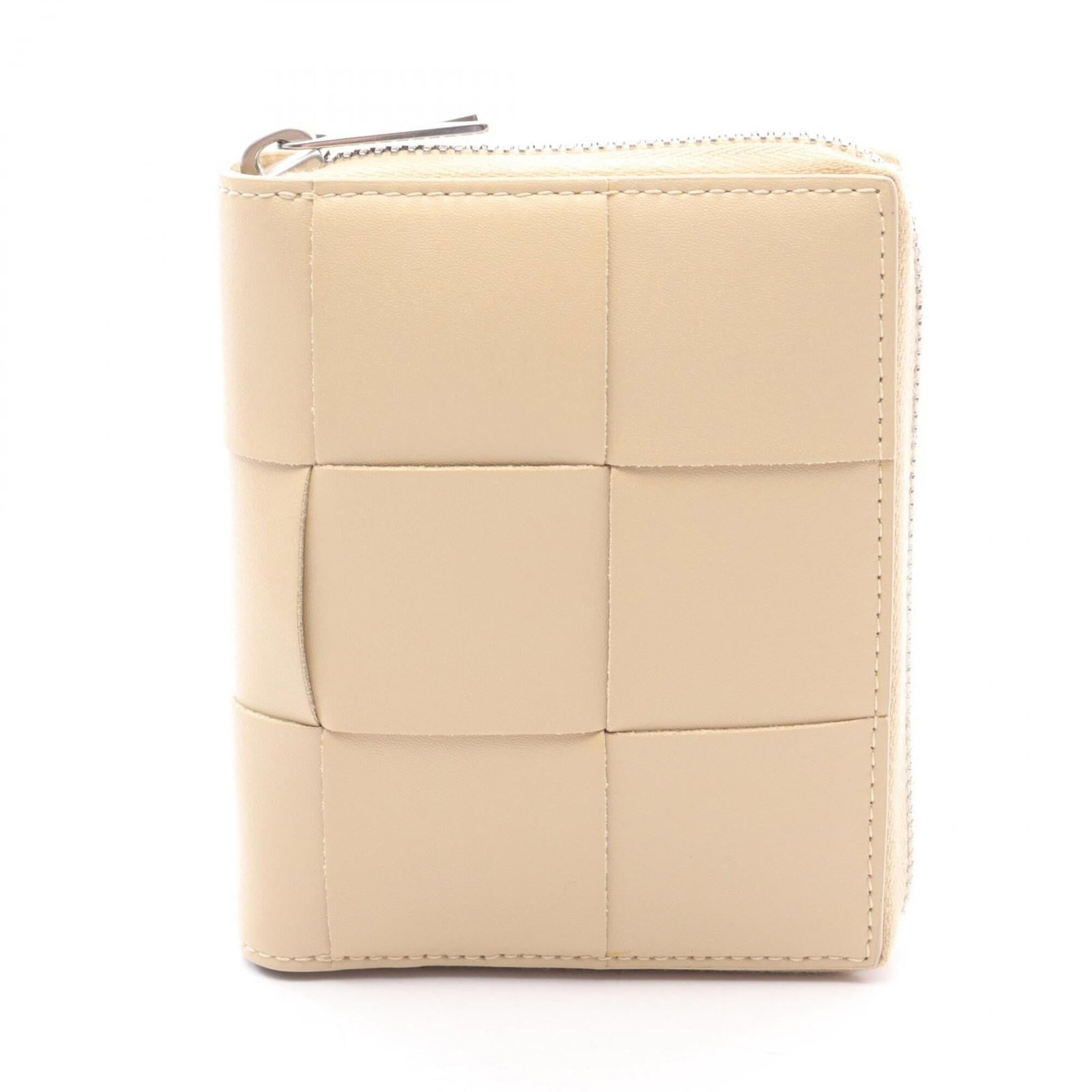 Intrecciato Wallet Bi Fold Bottega: Intrecciato Wallet Bi Fold Bottega Intrecciato Wallet Bi Fold Bottega - A timeless and elegant accessory from the renowned Italian luxury brand. This bi-fold wallet features a classic design with a