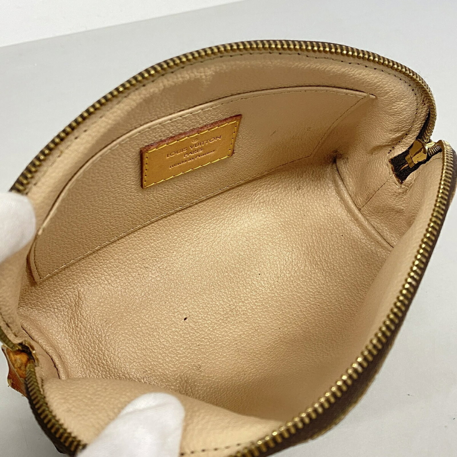 Louis Vuitton Pouch - 4