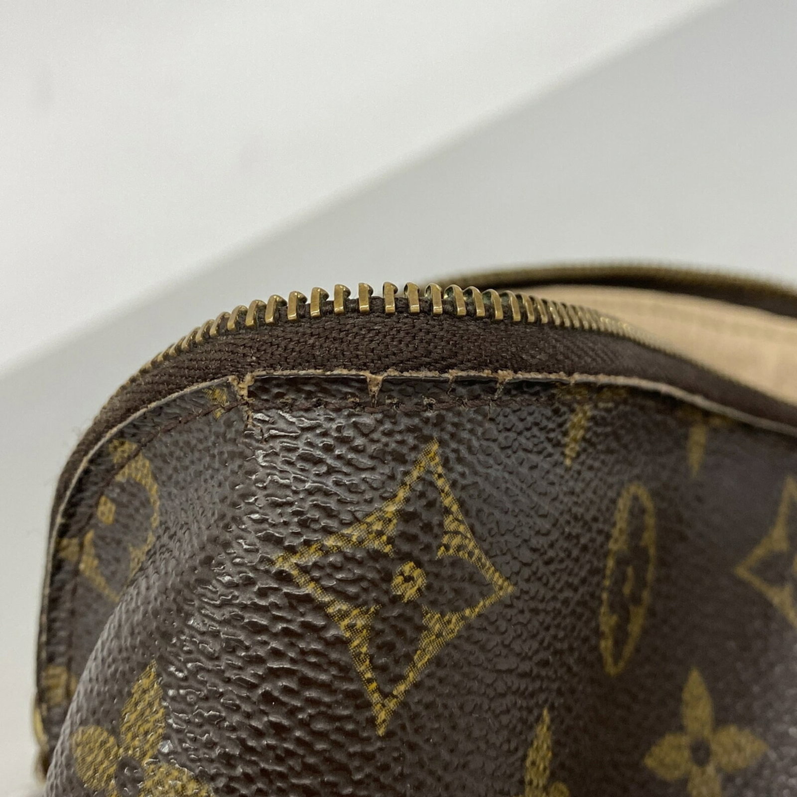 Louis Vuitton Pouch - 7