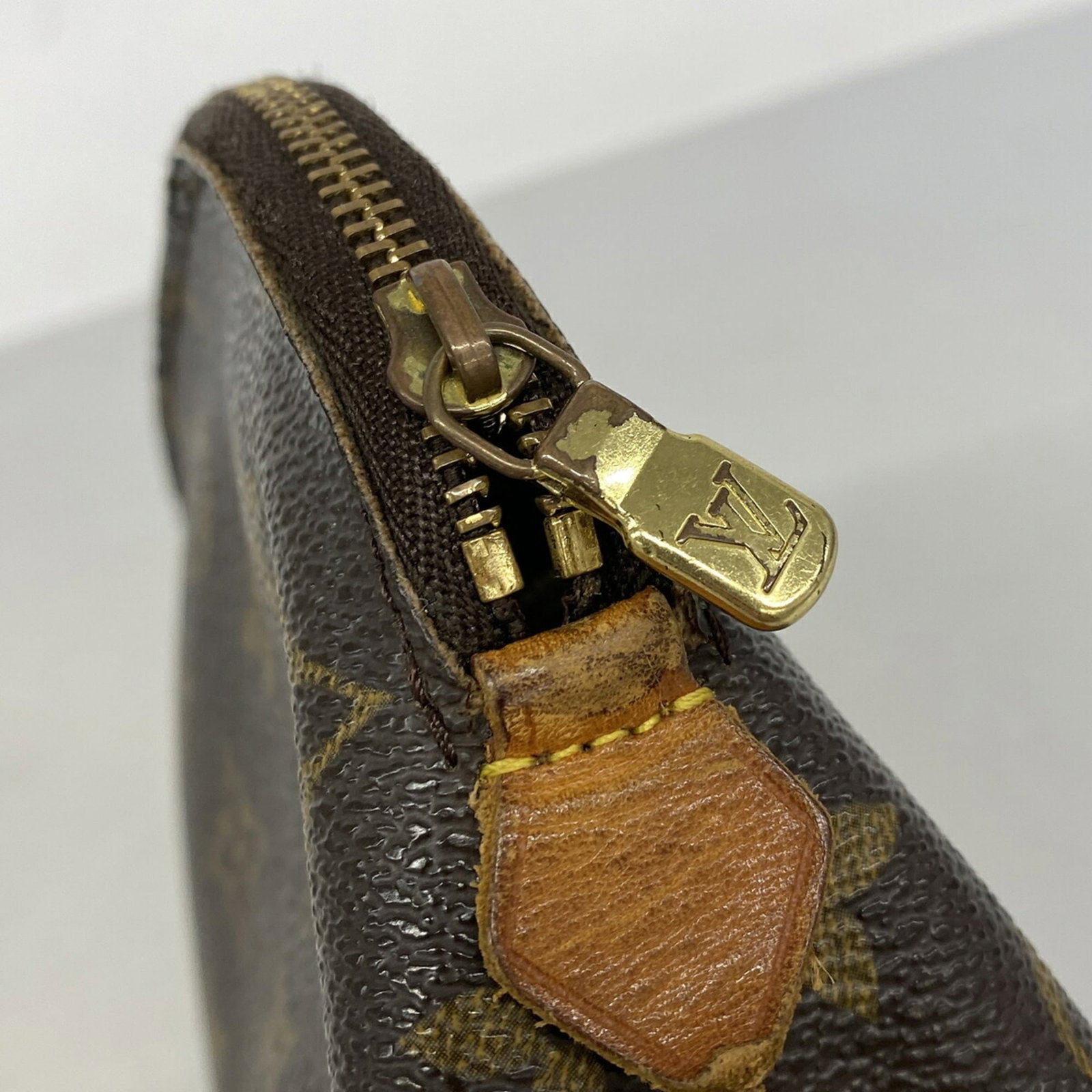 Louis Vuitton Pouch - 8
