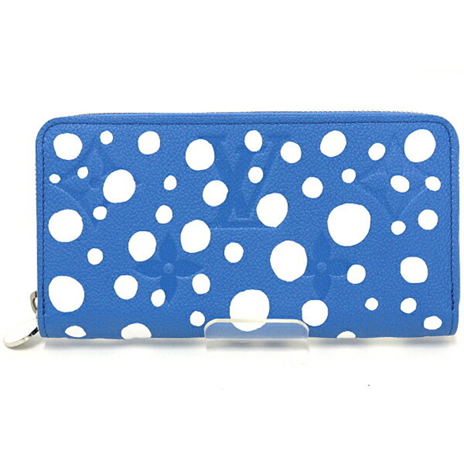 Louis Vuitton Coin Purse/ Coin Case: Louis Vuitton Coin Purse/ Coin Case The Louis Vuitton Coin Purse/ Coin Case is a stylish and compact accessory, measuring 10.5cm x 19.5cm x 2.5cm, with a blue color and elegant design. It comes with