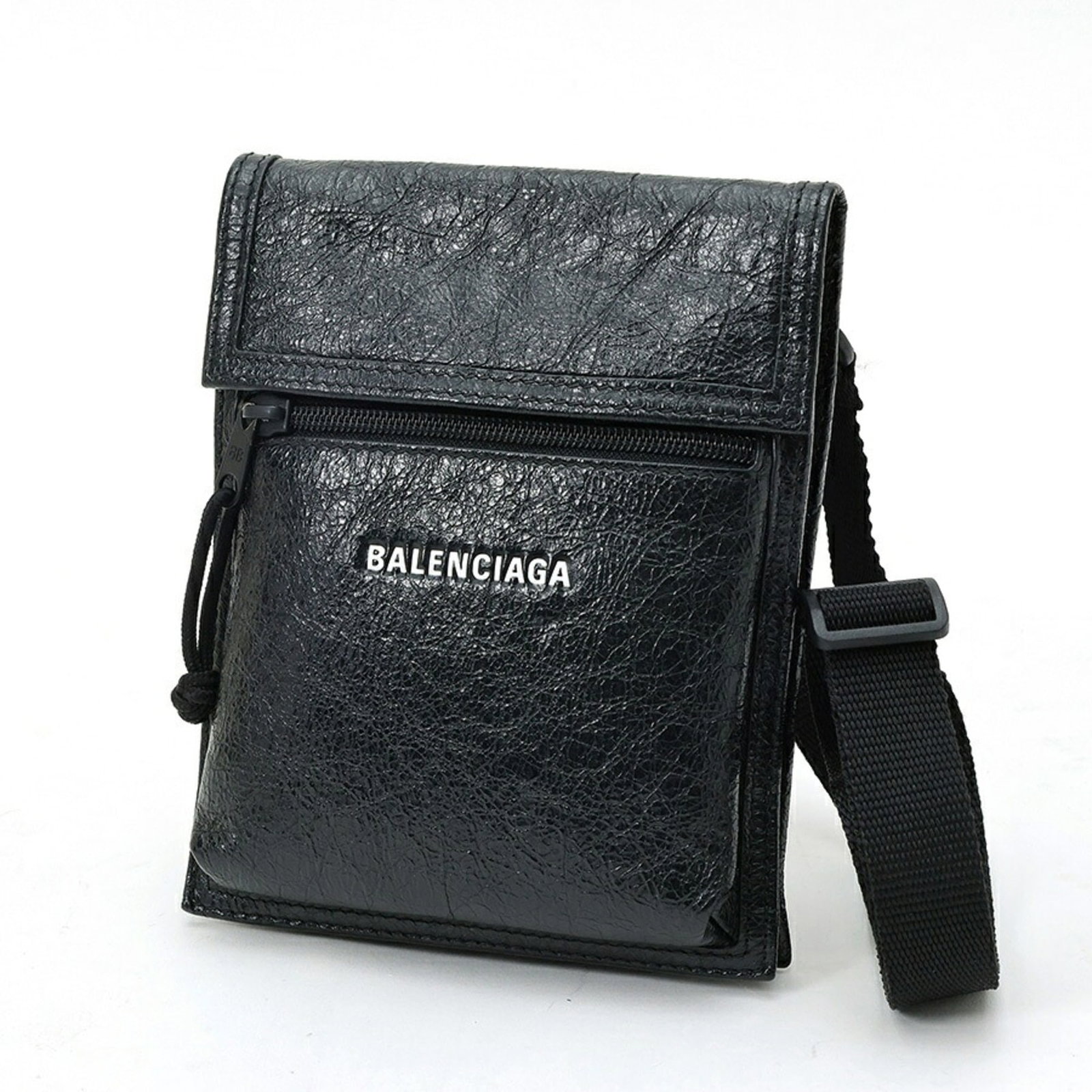 Leather Bag Pouch Shoulder Balenciaga: Leather Bag Pouch Shoulder Balenciaga This black leather Balenciaga shoulder bag features a sleek design with a 19cm x 15cm x 4cm size, making it a stylish and compact accessory. Crafted from high-qua