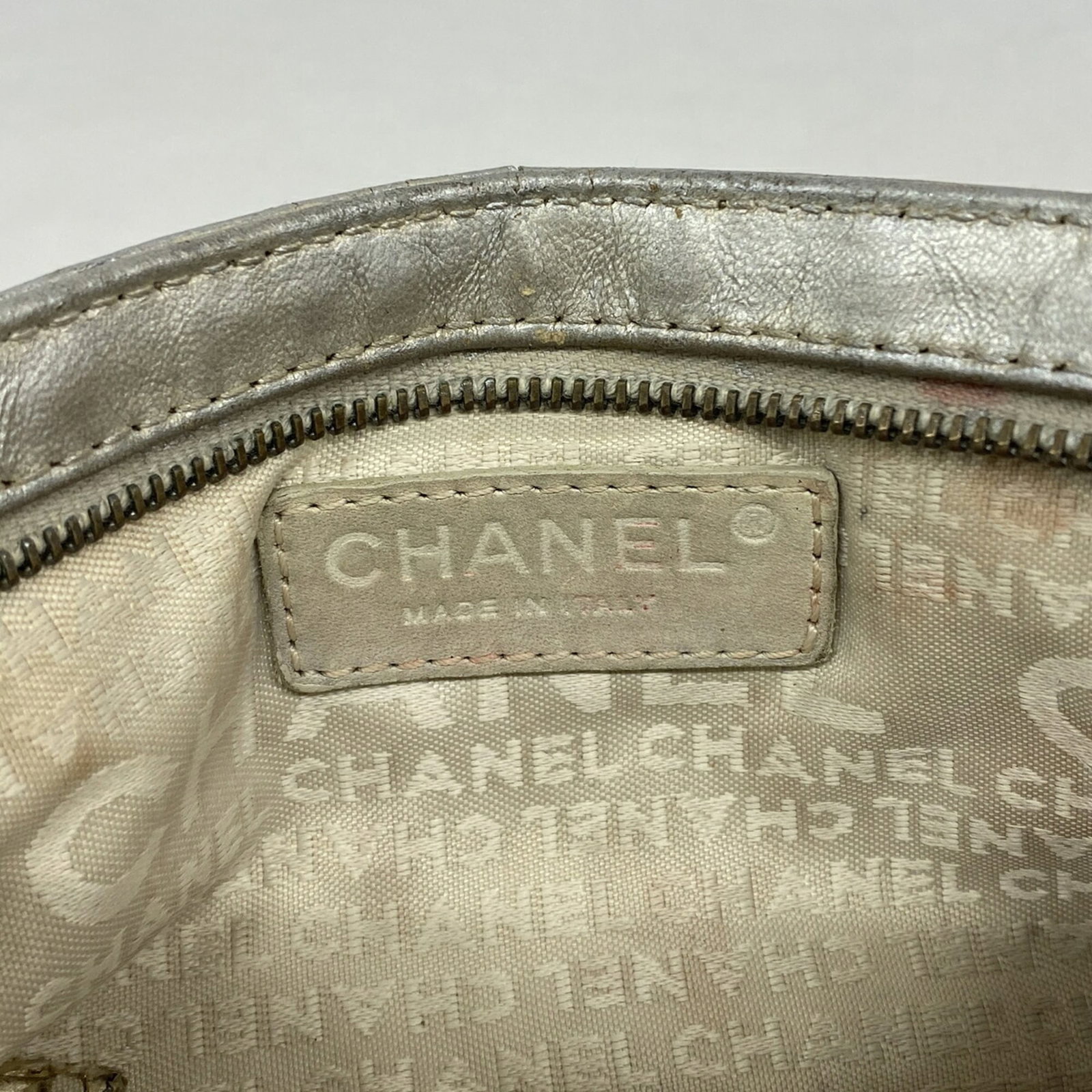 Leather Pouch by Chanel - 5