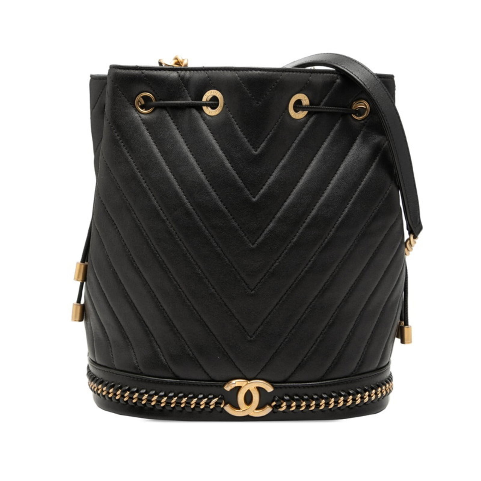 Shoulder Bag by Chanel: Shoulder Bag by Chanel Black shoulder bag from Chanel, featuring a sleek 24cm x 21cm x 15cm design. The bag's classic style and timeless silhouette make it a versatile accessory for everyday use.