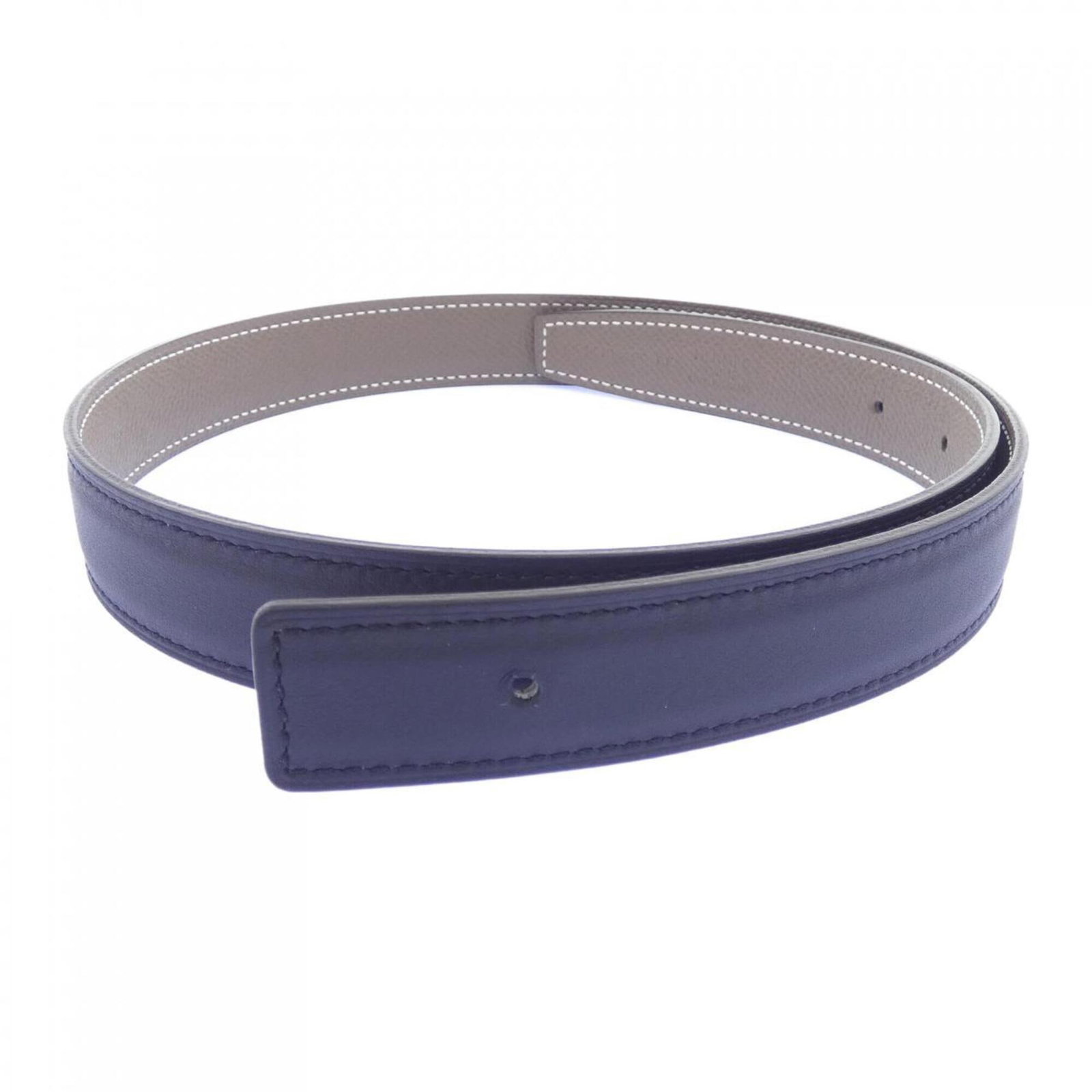Hermes Standard Belt: Hermes Standard Belt Beige or black, this 62cm-67cm standard belt from Hermes features a sleek 2.5cm width, making it a versatile accessory for everyday wear. With its classic design and neutral color