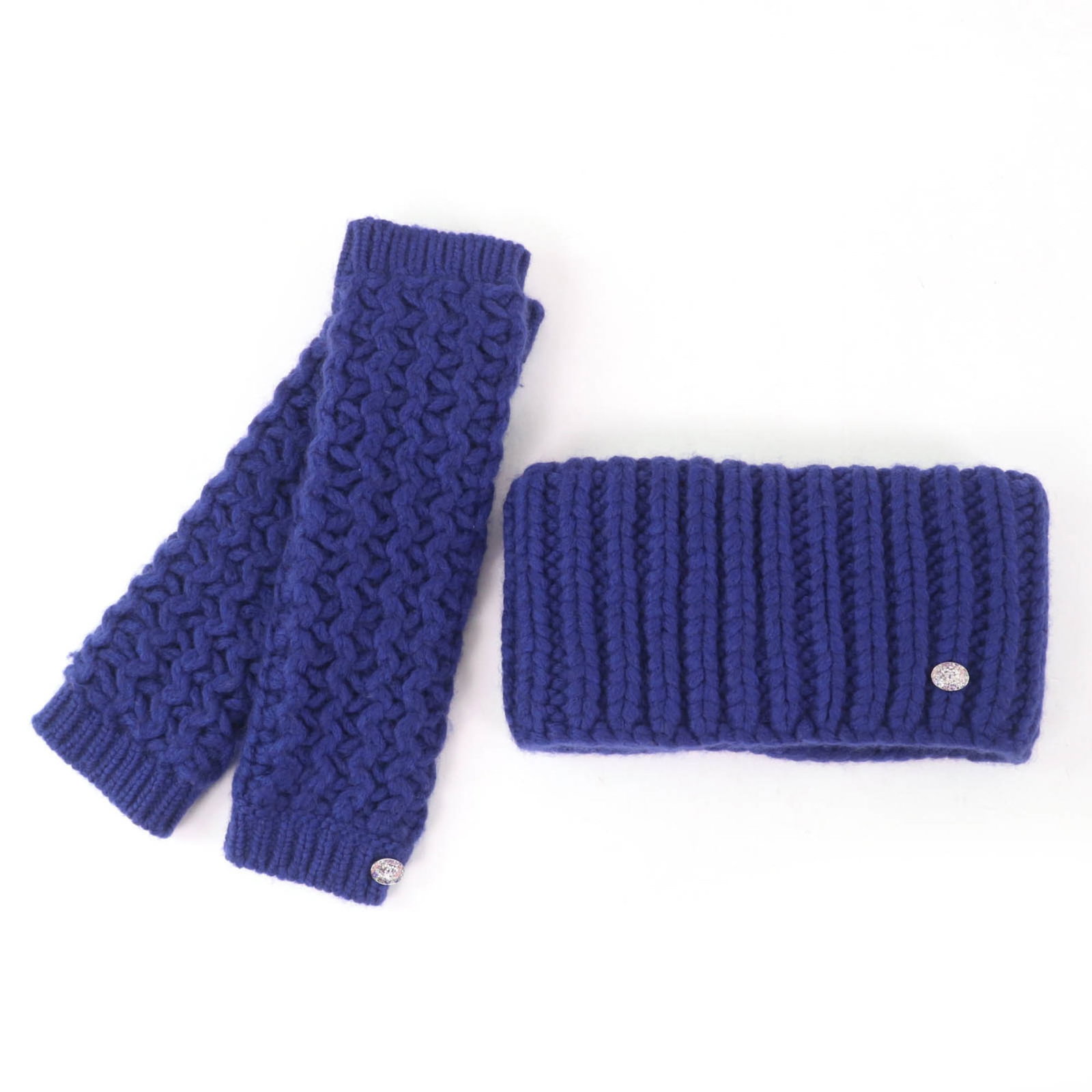 Polyamide Wool 90% Chanel Neckwarmer: Polyamide Wool 90% Chanel Neckwarmer Polyamide Wool 90% Chanel Neckwarmer - A chic and versatile accessory from the Italian fashion house, this knit neck warmer and arm warmer set is crafted from a bl